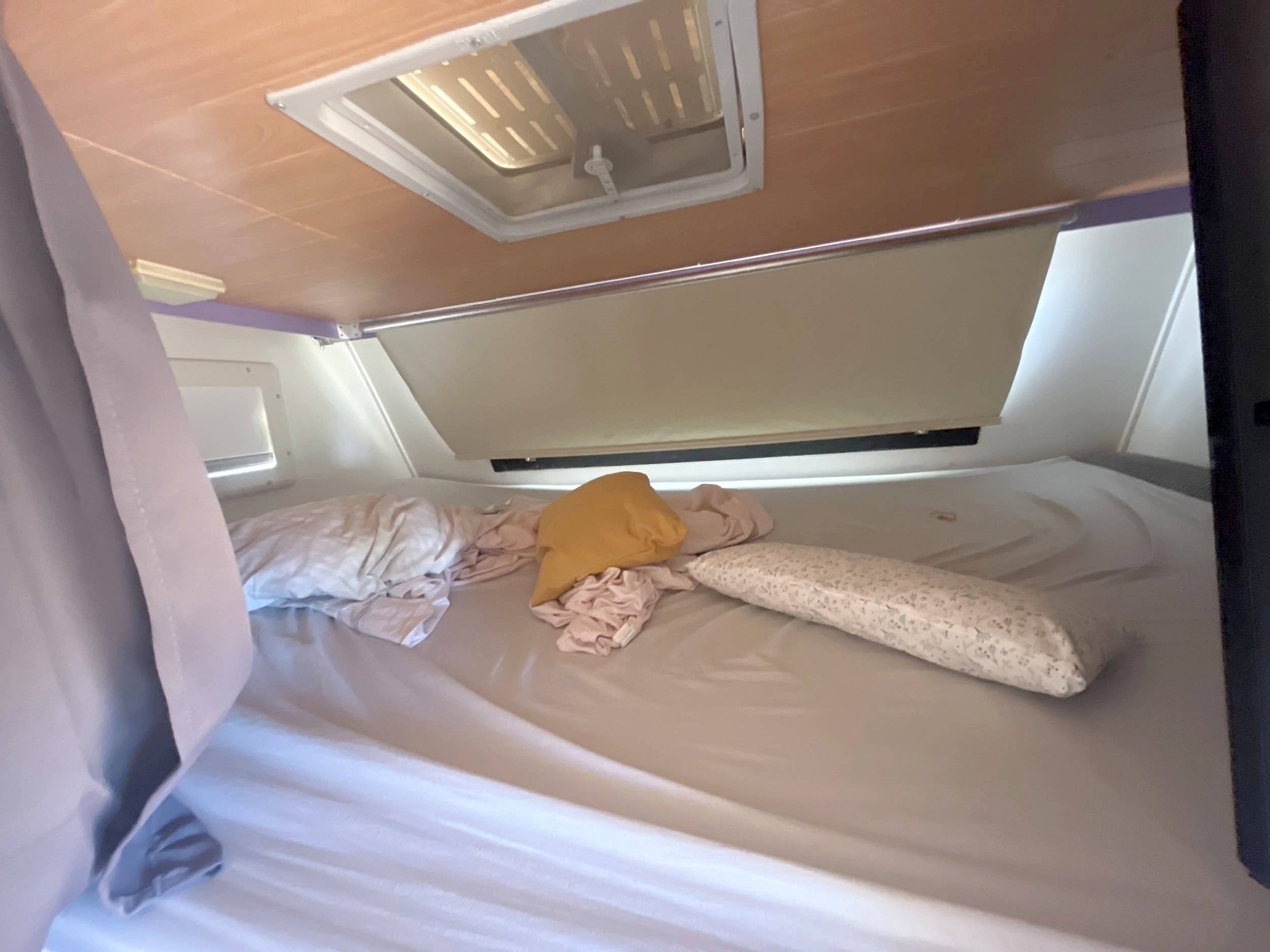 Berth Peugeot J5 - Yescapa