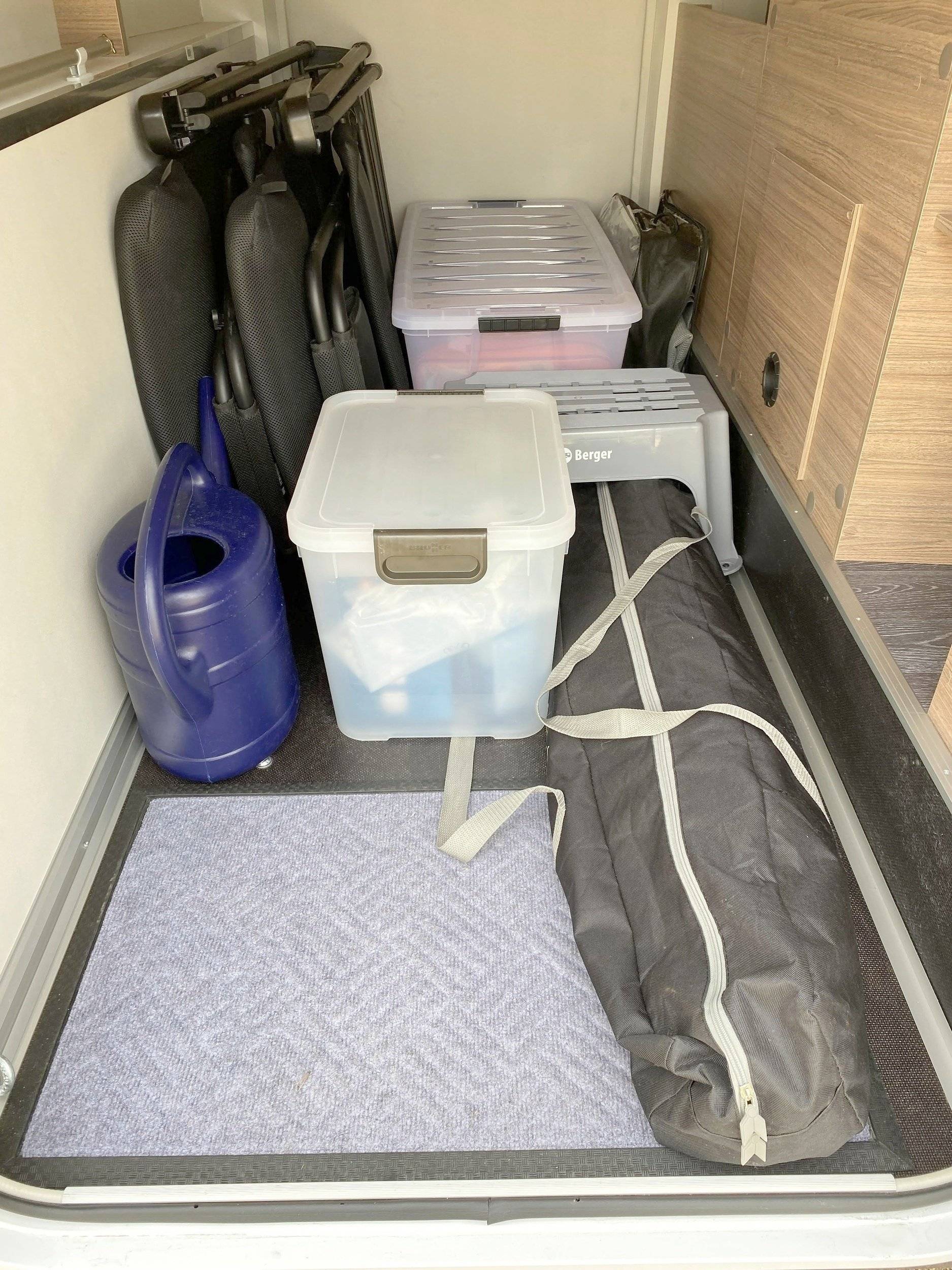 Teilintegriertes Wohnmobil