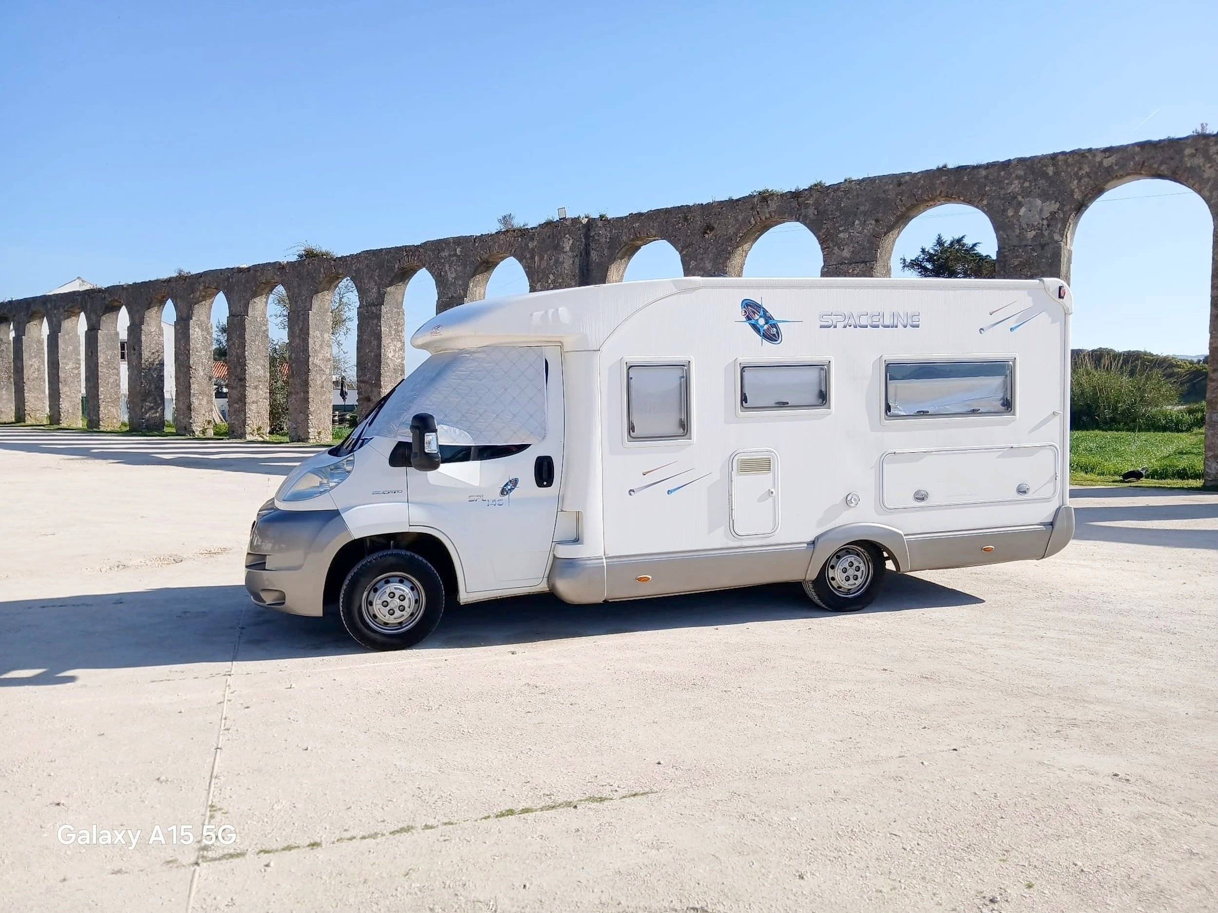 Vista del vehículo ángulo delantero Fiat Ducato 2,3 l Multijet 130 ch. - Yescapa