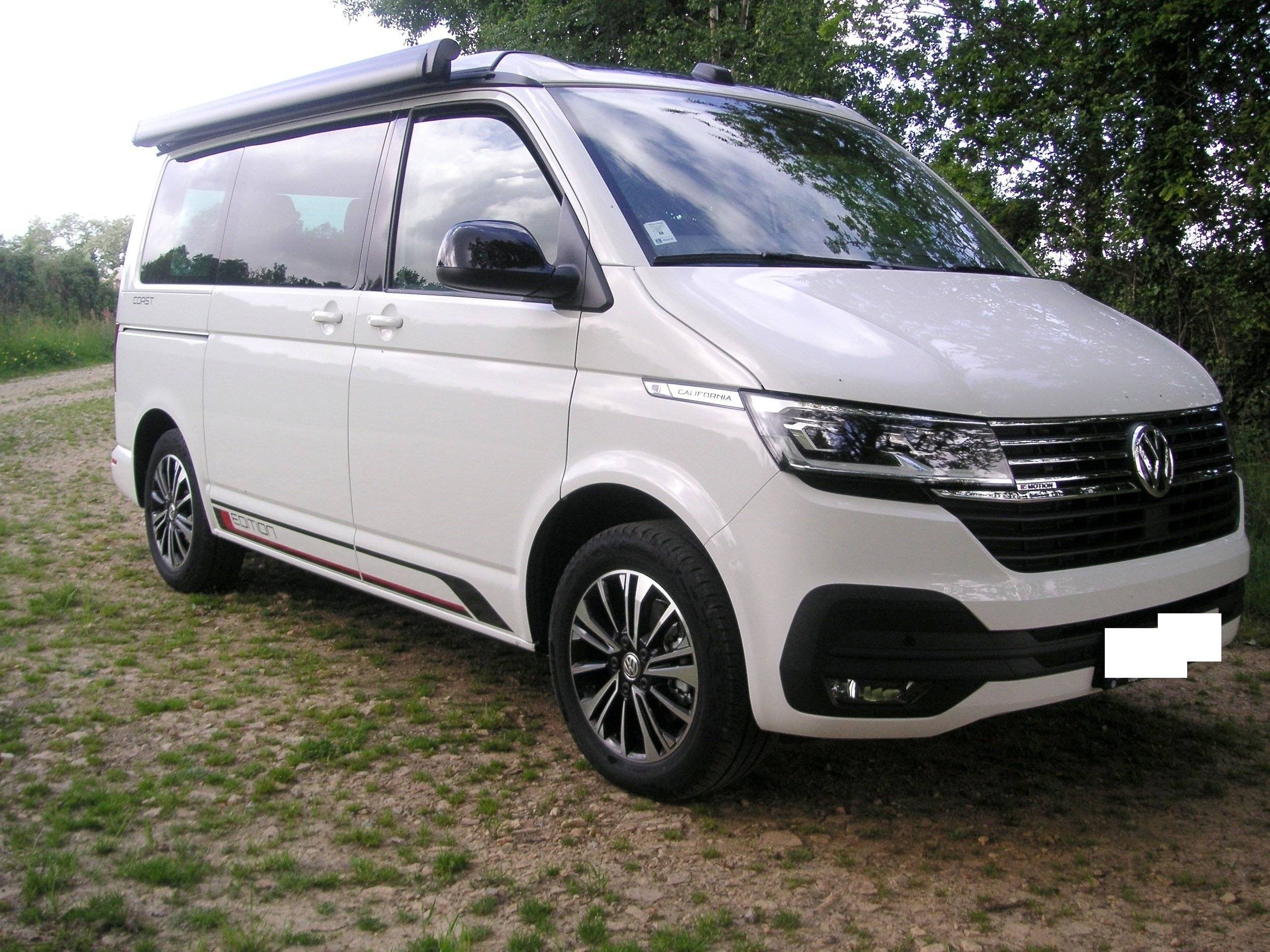 Vista frontale a ¾ Volkswagen California - Yescapa