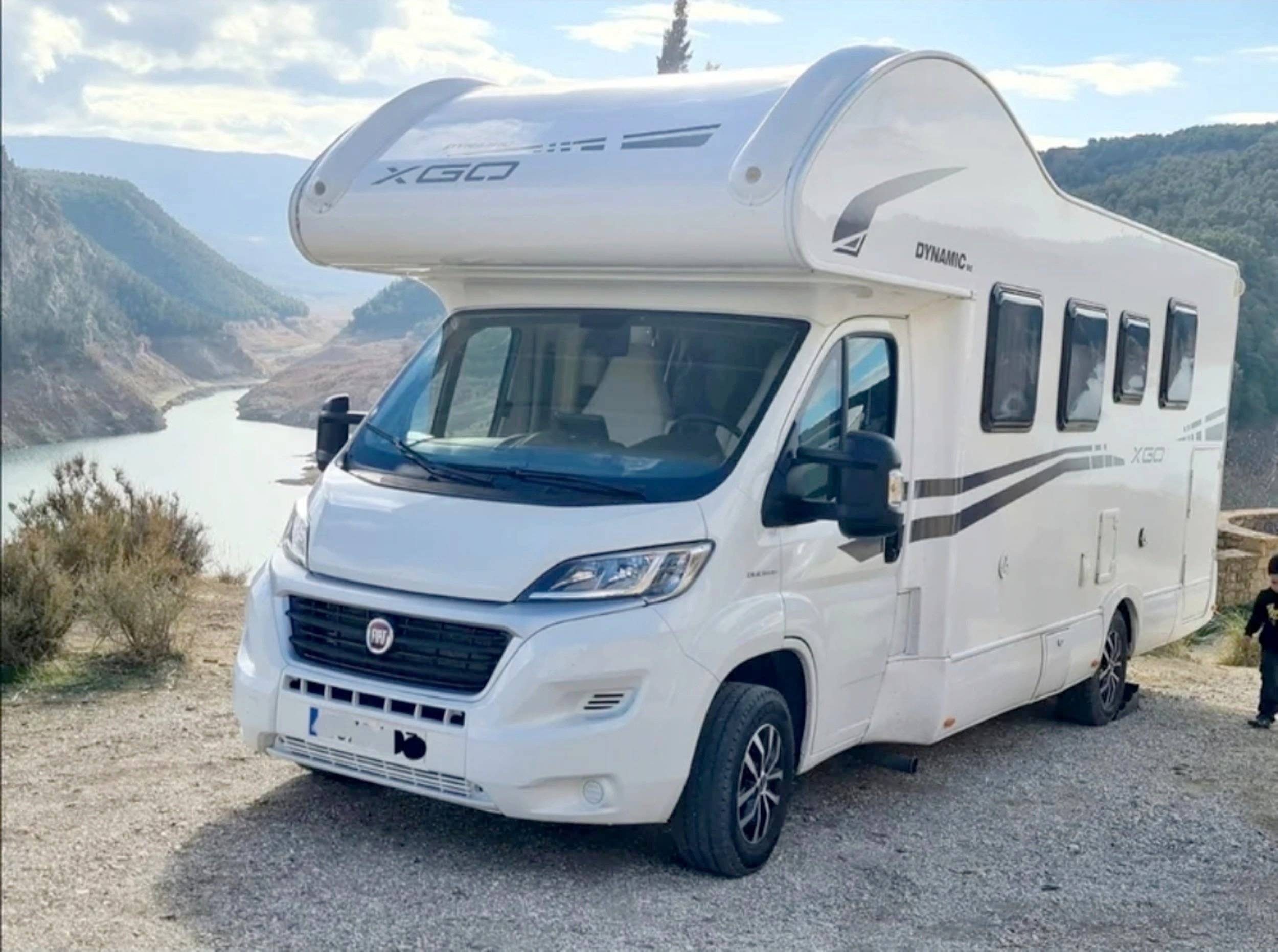 Vista del vehículo ángulo delantero Fiat - Yescapa