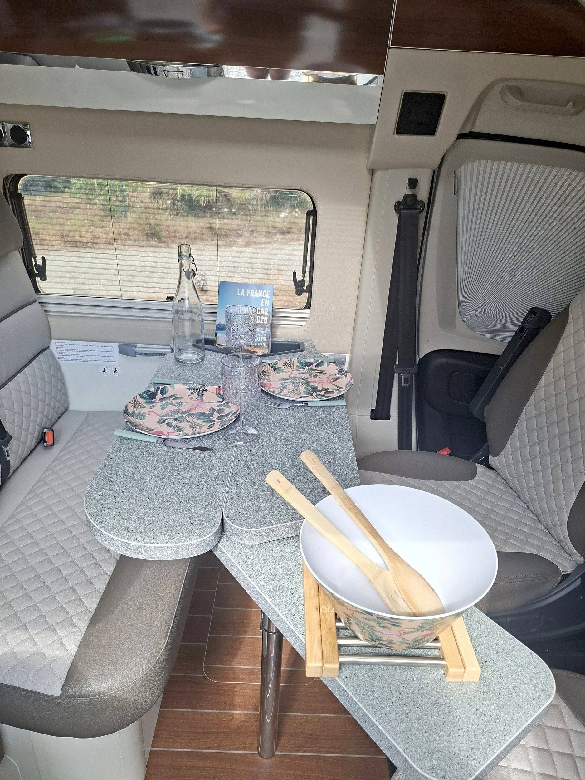 Dining Area Fiat - Yescapa