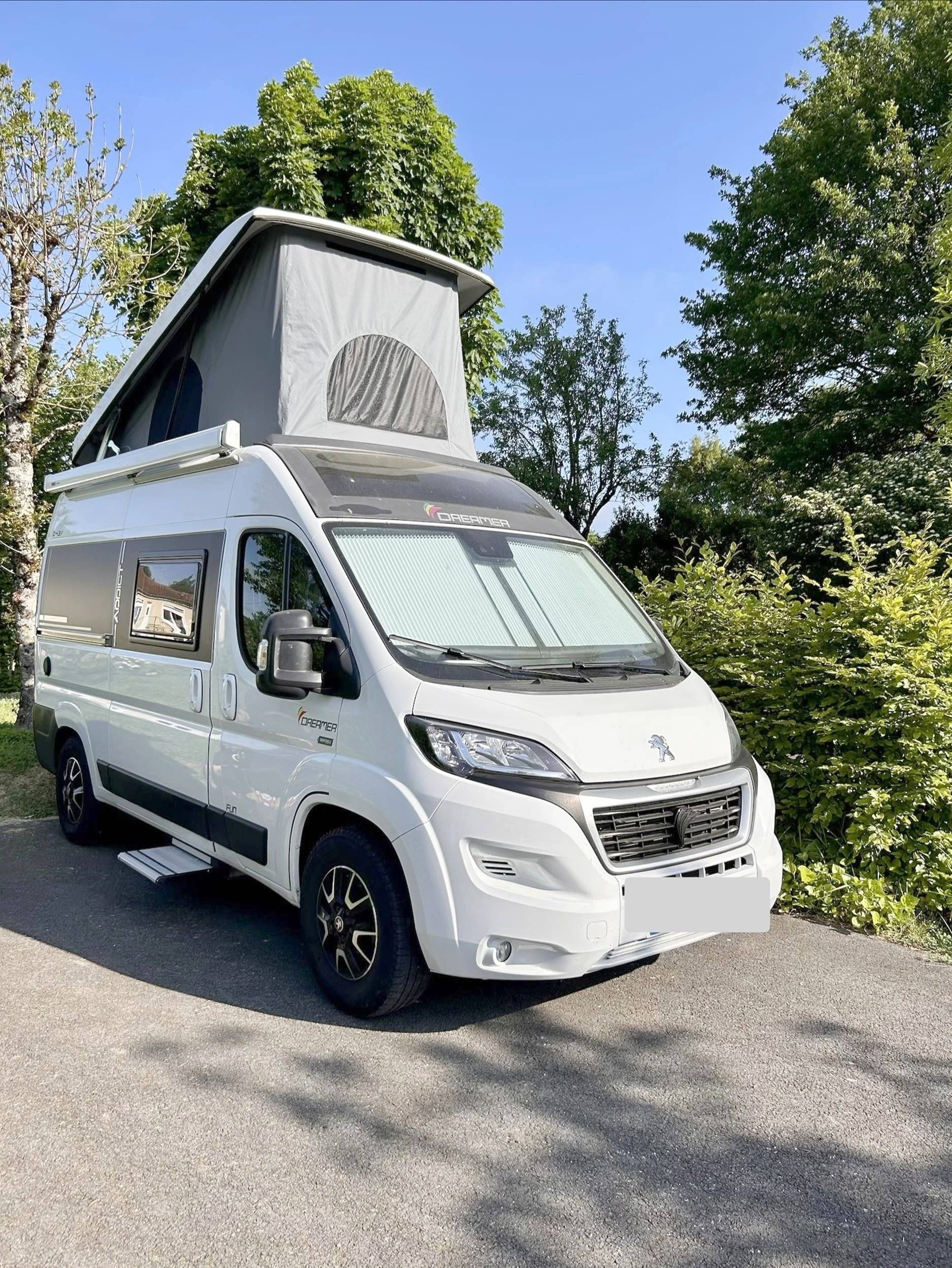 Vista del vehicle angle davanter Peugeot Boxer 2.2 BlueHdi 140 CH - Yescapa