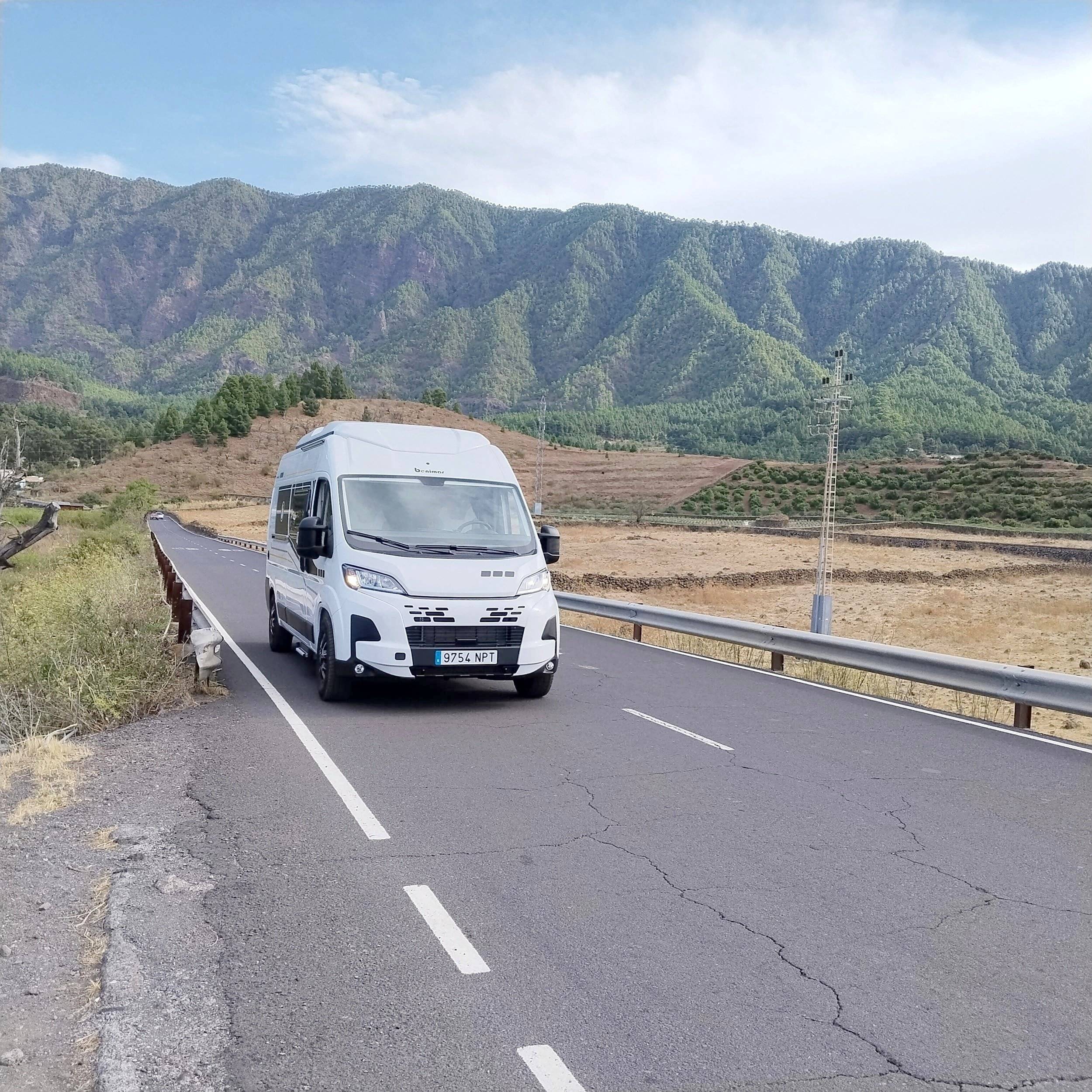 Vista frontale a ¾ Fiat - Yescapa