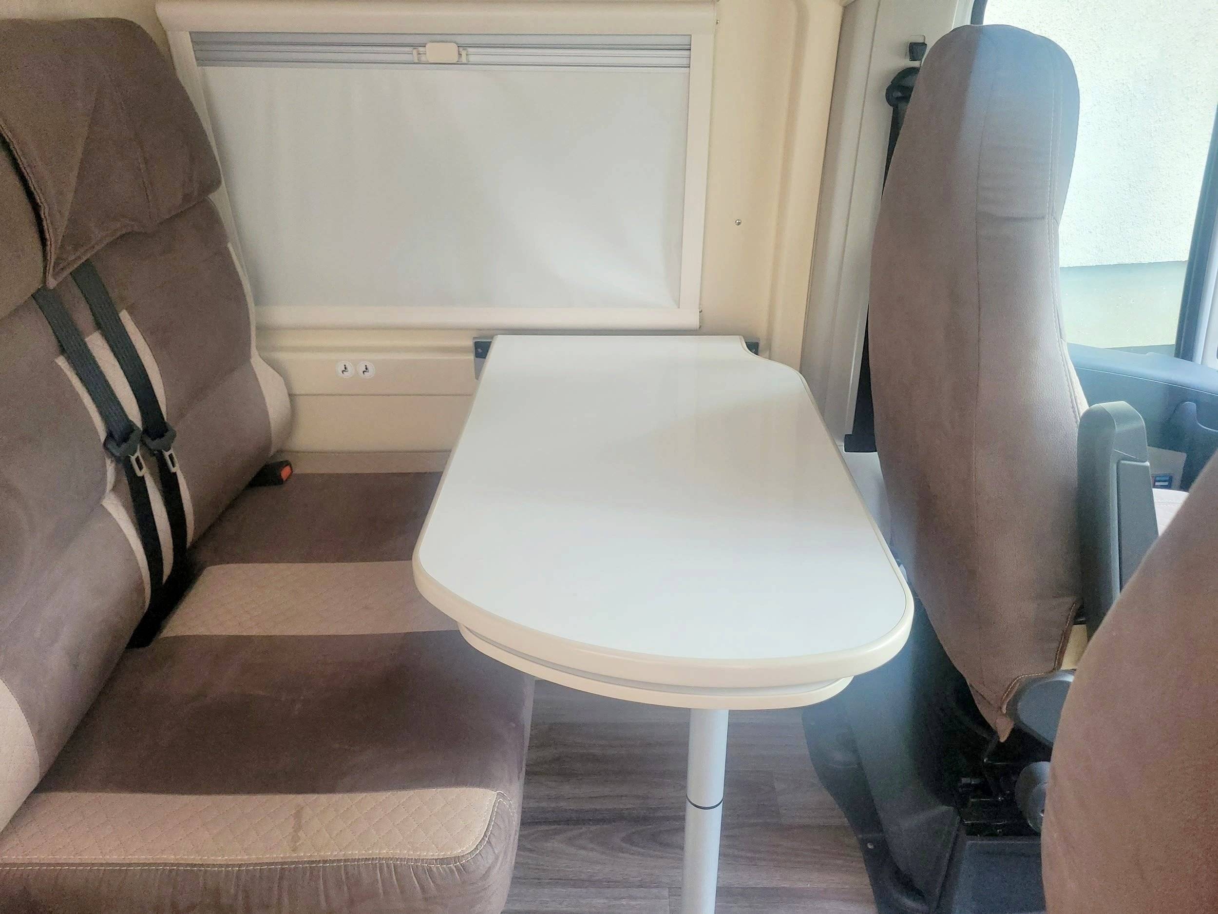 Dining Area Fiat Ducato 2,3 l Multijet 130 ch. - Yescapa