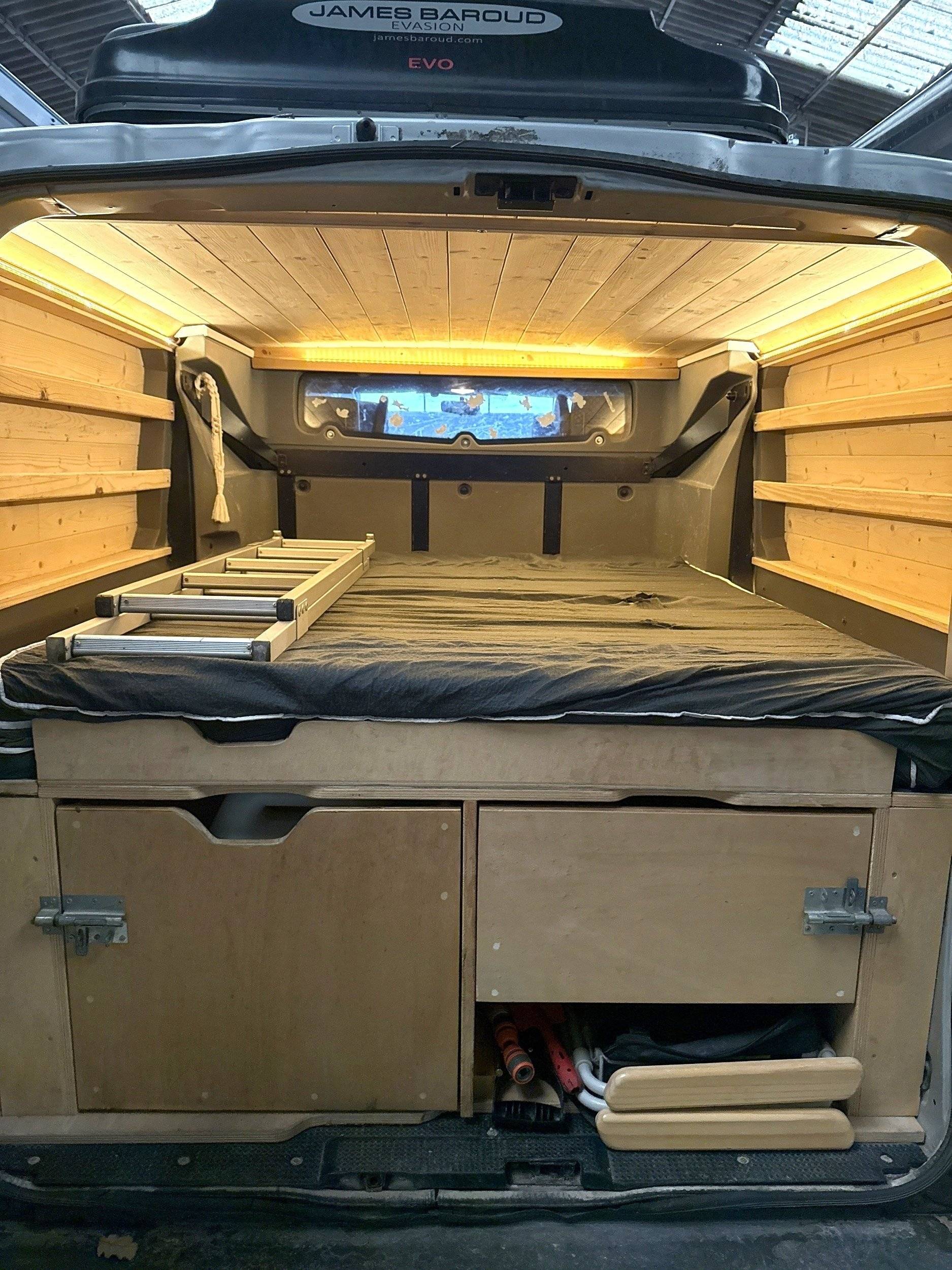 Slaapplaatsen Renault Renault Trafic - Yescapa