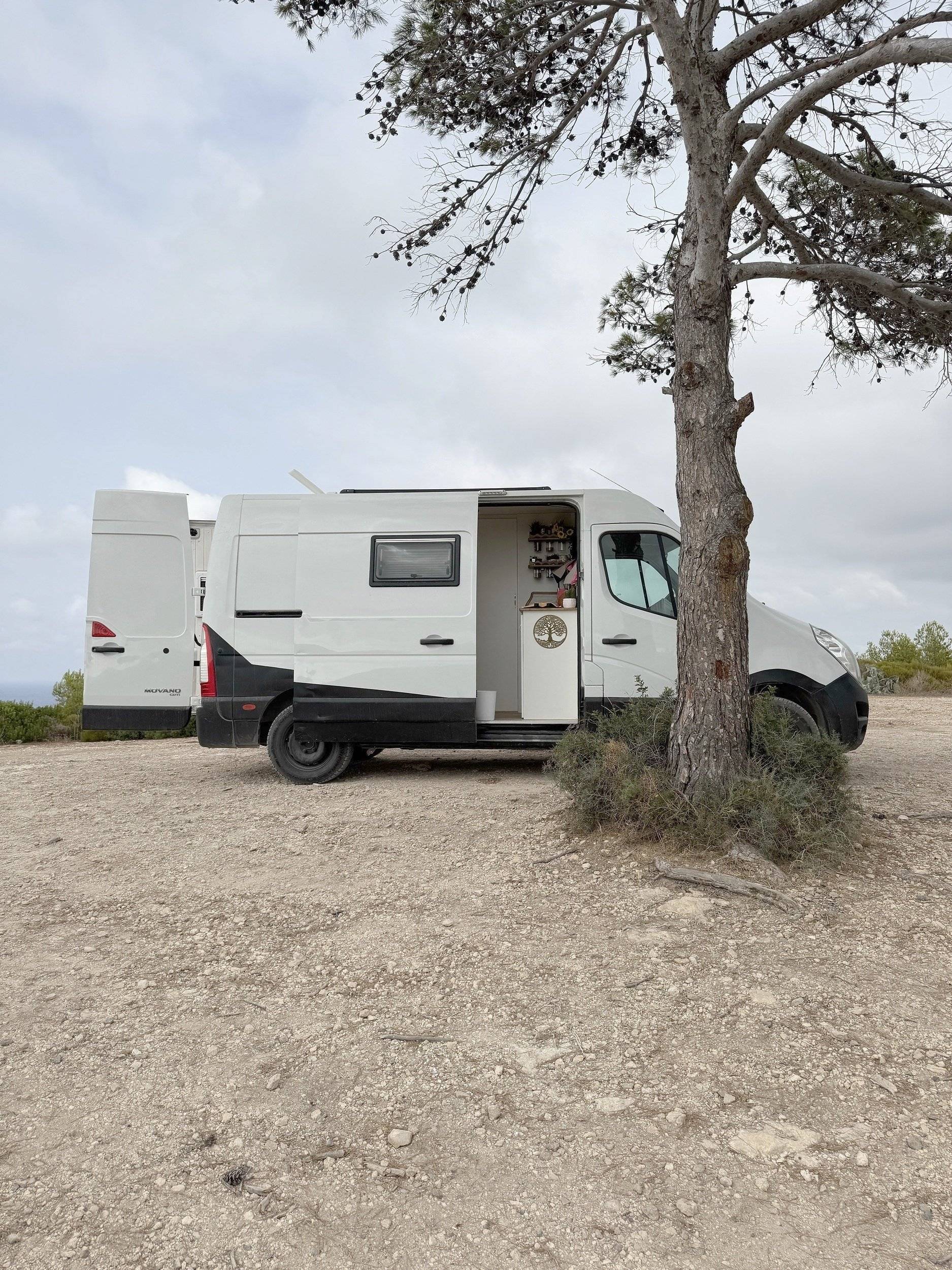 Voorkant 3/4 Opel Movano - Yescapa