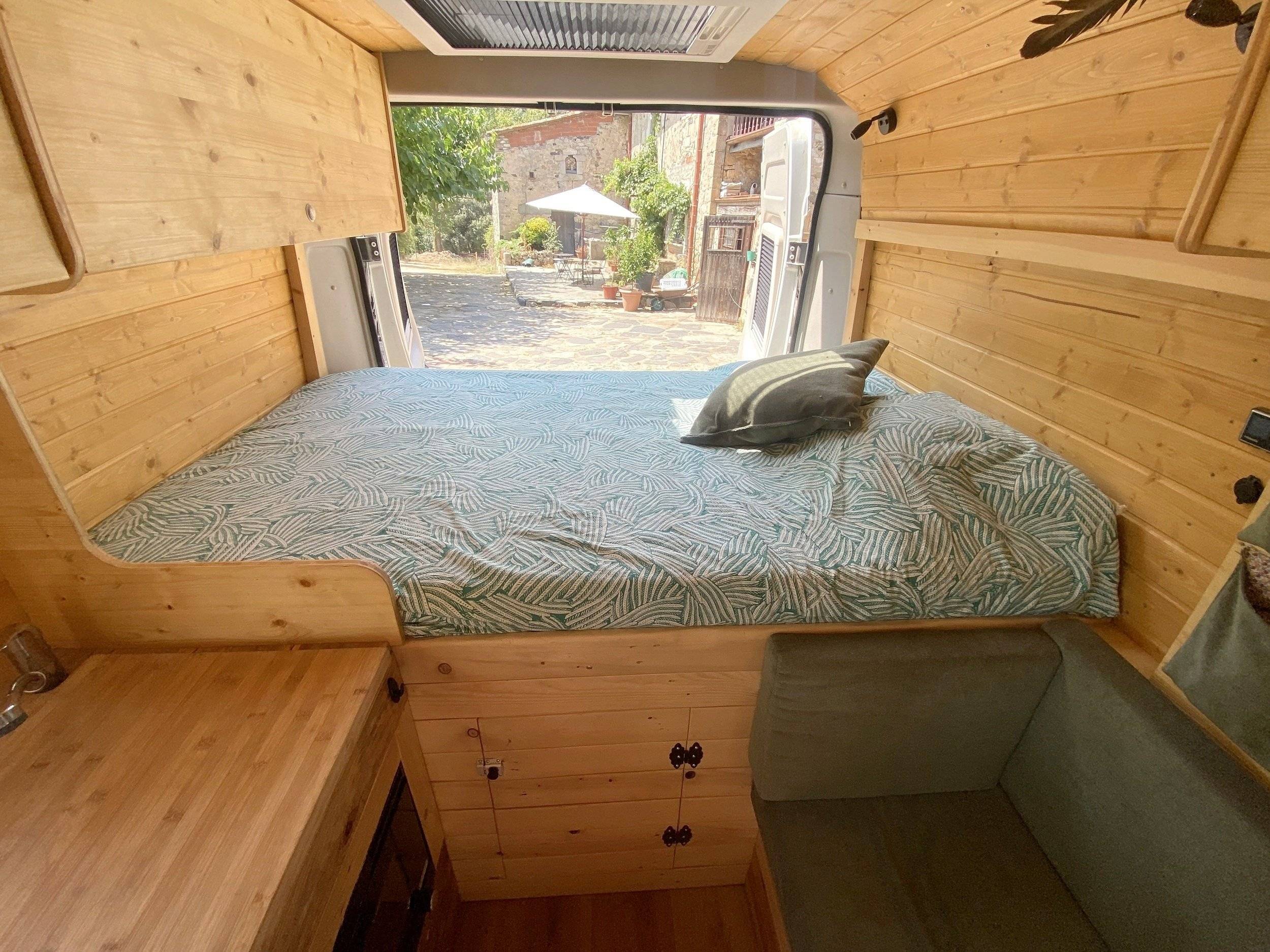 Couchages Peugeot Boxer 2,0 l 130 ch - Yescapa