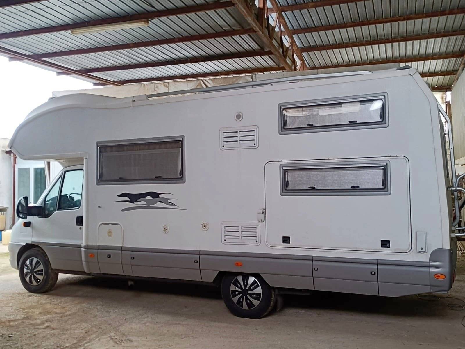 Voorkant 3/4 Fiat FIAT DUCATO - Yescapa