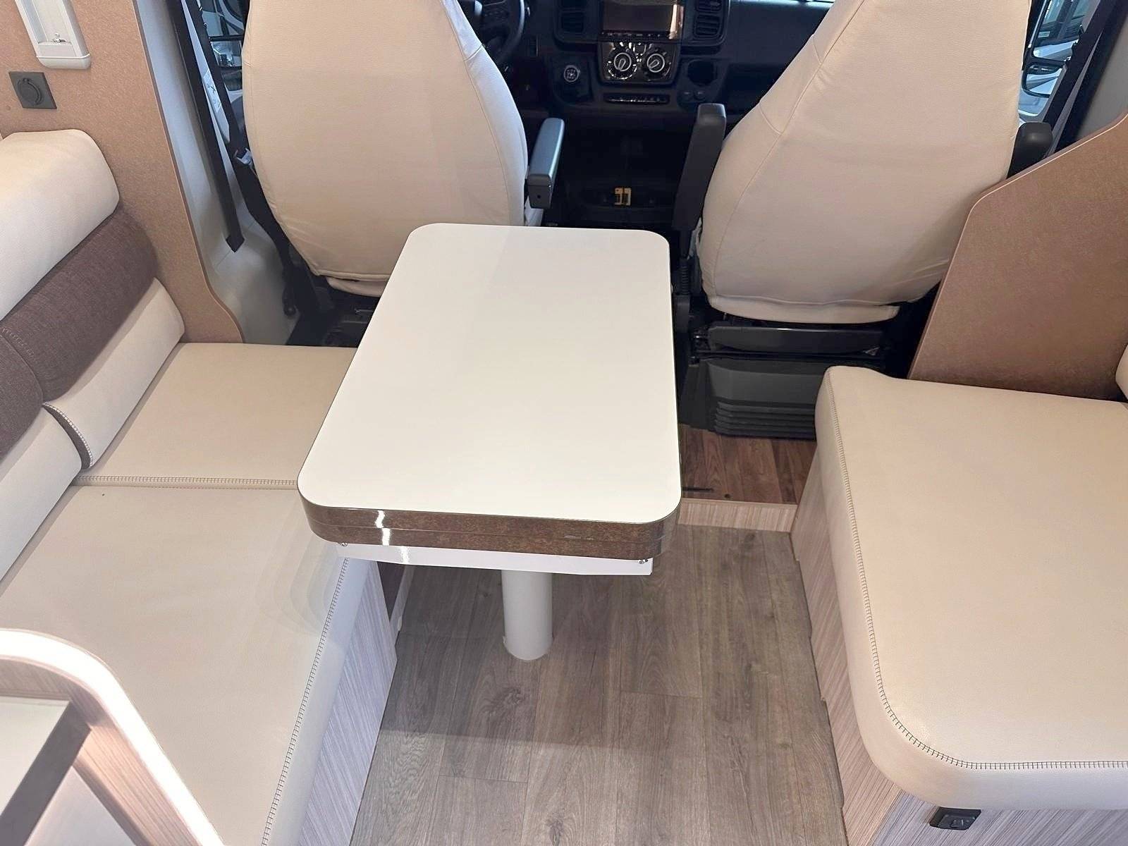 Dinette Fiat Ducato 2,2 l Multijet 130 ch. - Yescapa