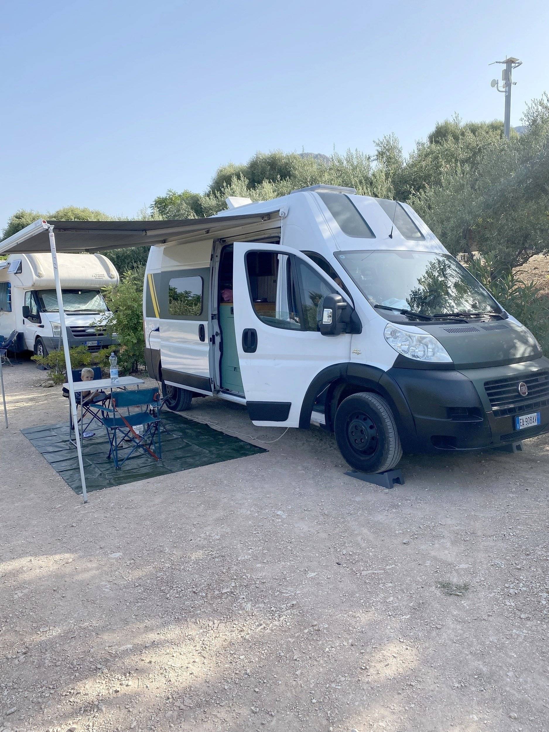 Vue avant de 3/4 Fiat FIAT DUCATO - Yescapa
