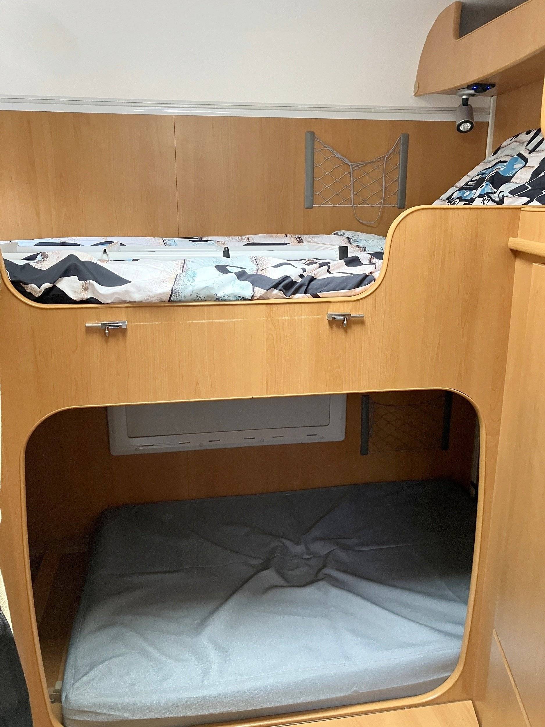Schlafplätze Fiat Ducato 2.8 JTD - Yescapa