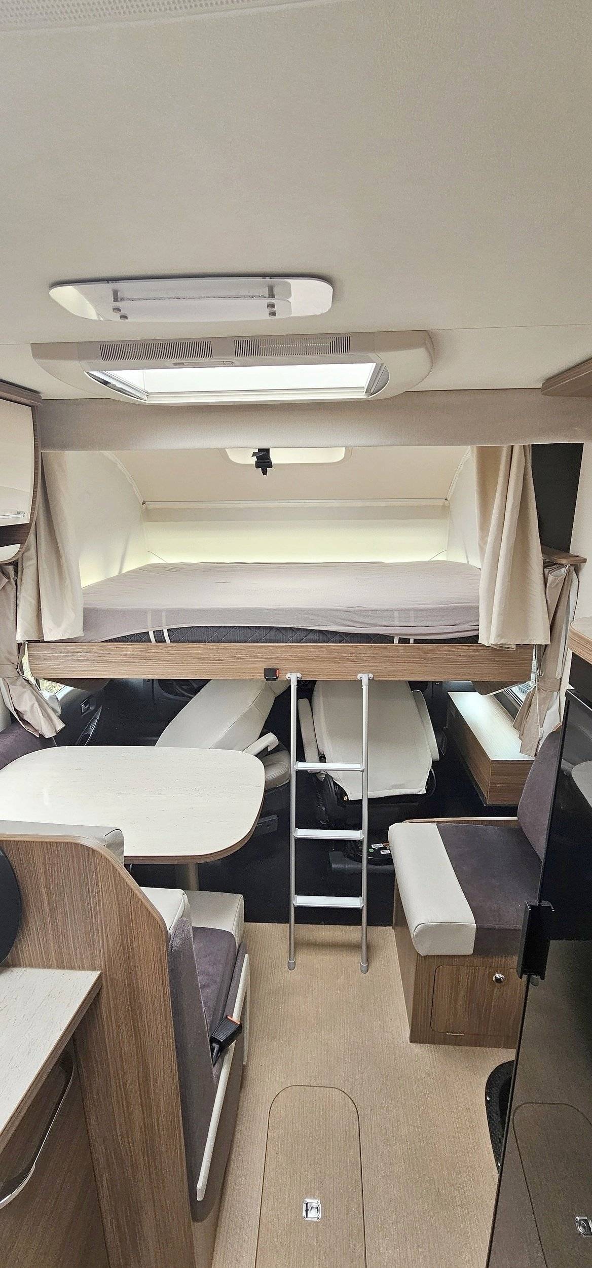 Couchages Fiat Ducato 2,3 l 130 ch - Yescapa