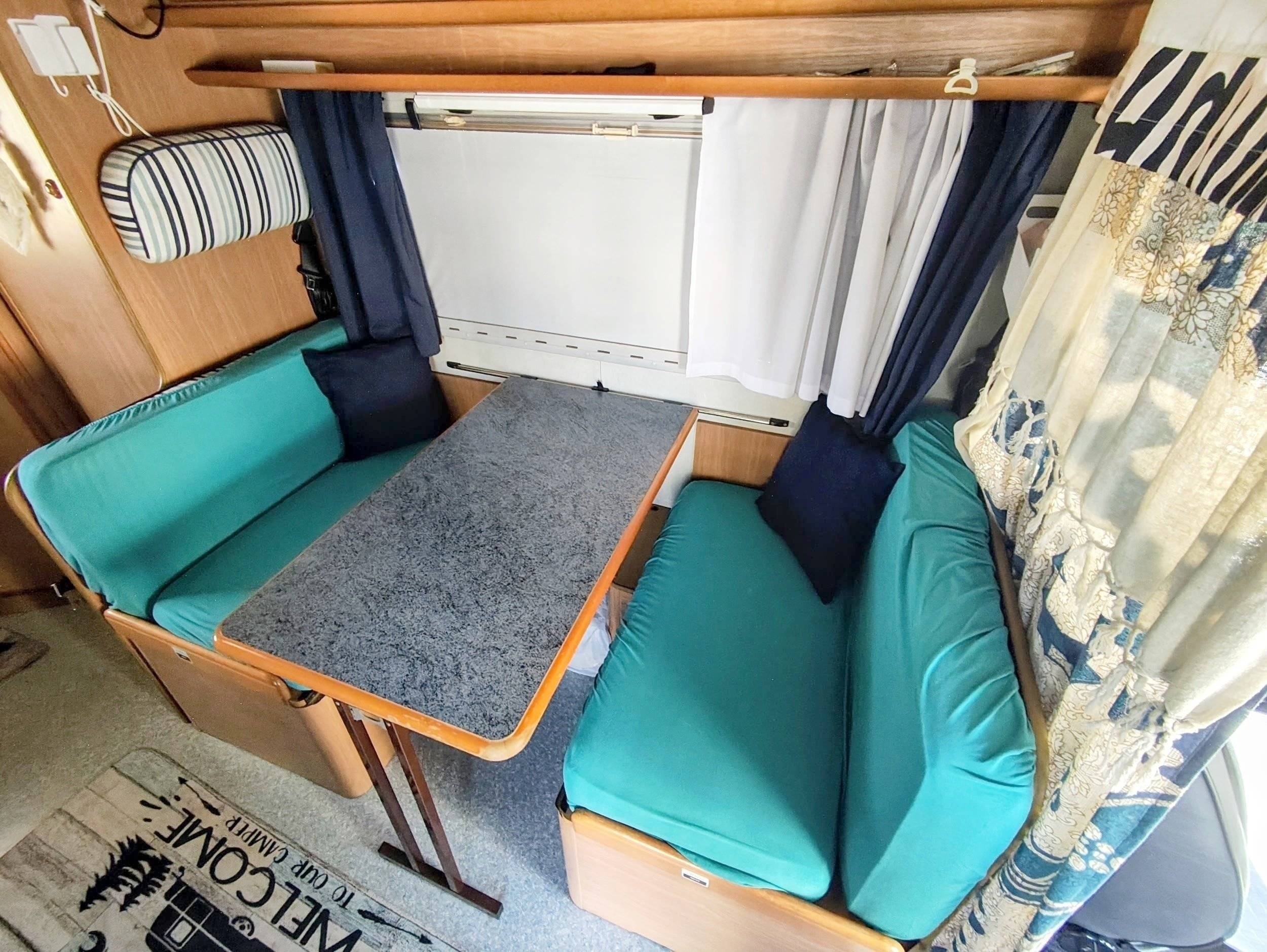 Dining Area Fiat Ducato 1.9 - Yescapa