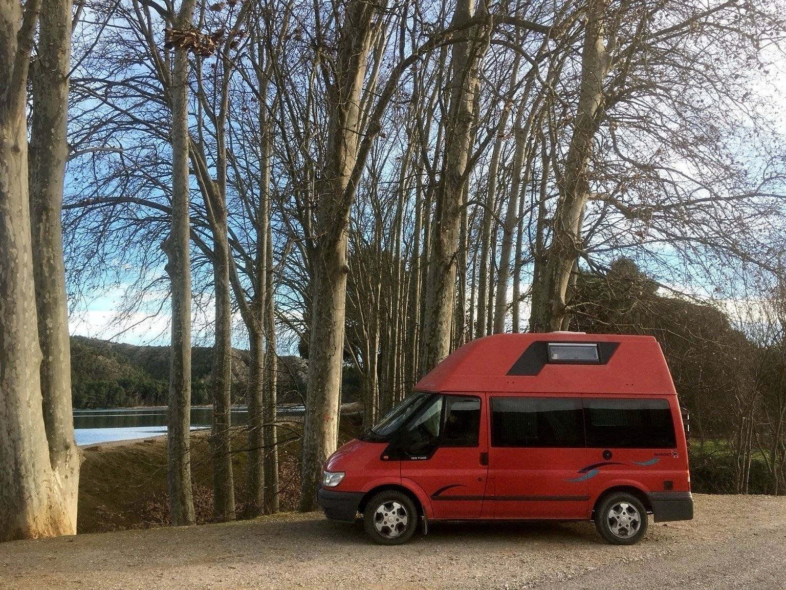 Front view from 3/4 Ford Ford Nugget - Yescapa
