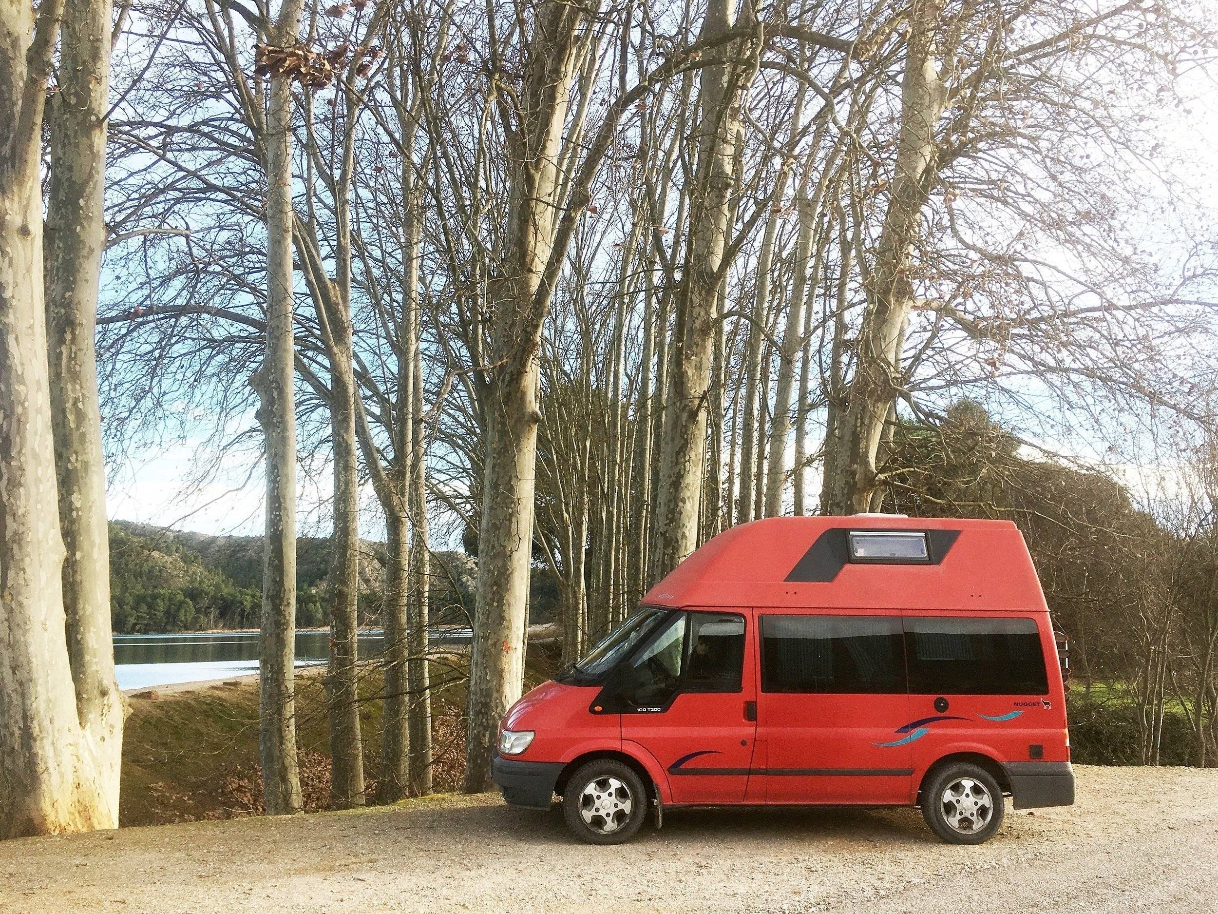 Vue avant de 3/4 Ford Ford Nugget - Yescapa