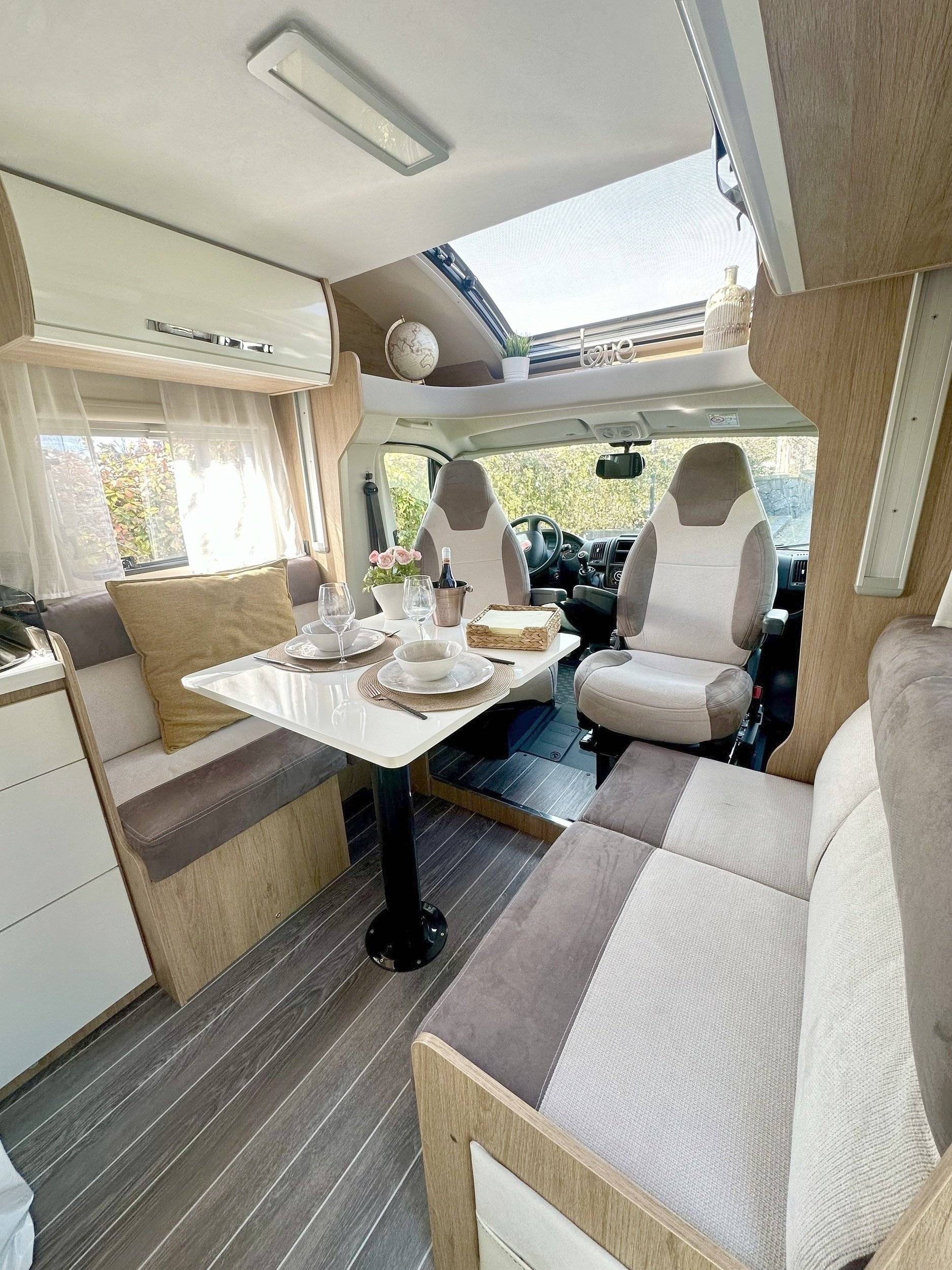 Coin repas Fiat Ducato 2,3 l 130 ch - Yescapa