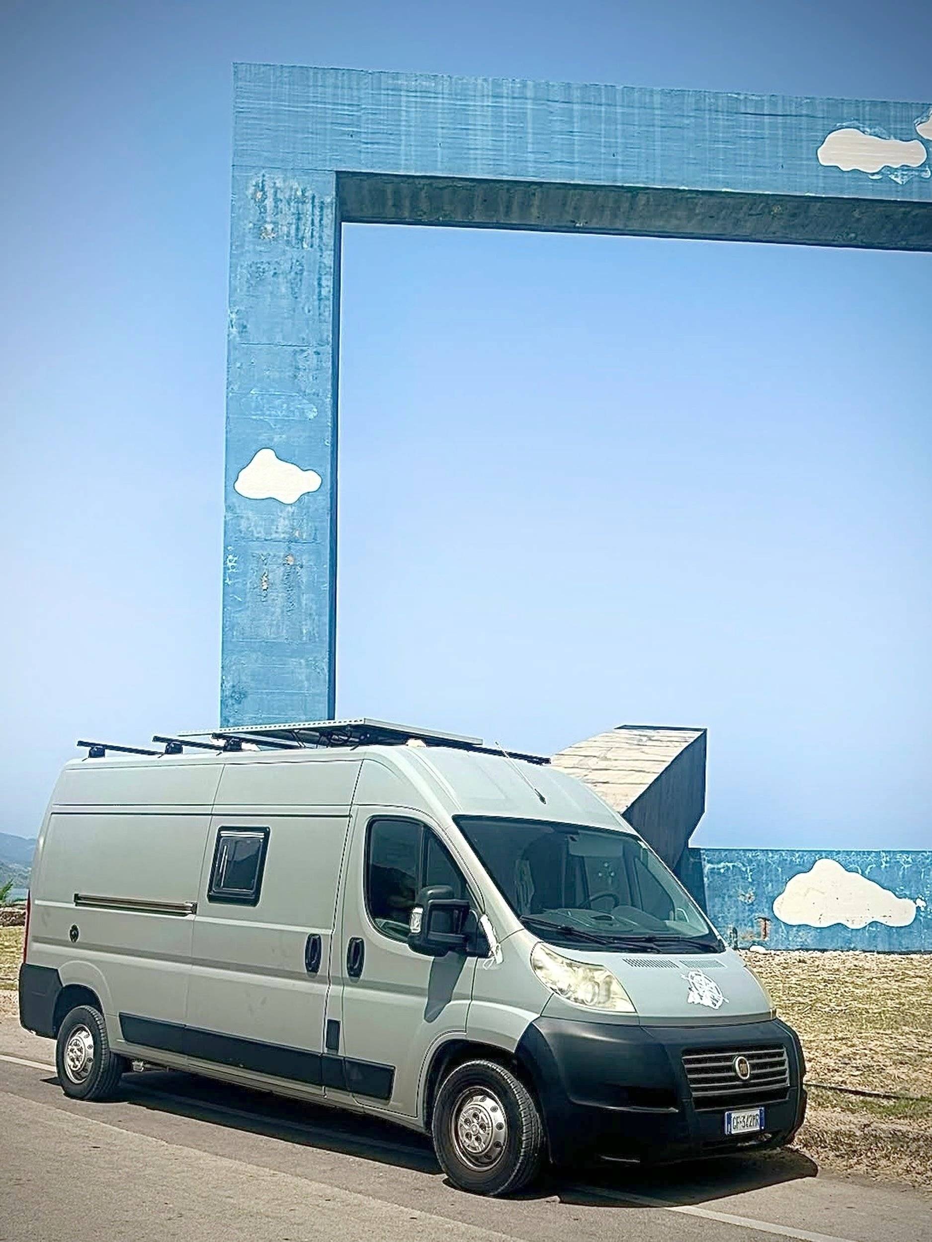 Vista frontale a ¾ Fiat Ducato 2,8 - Yescapa
