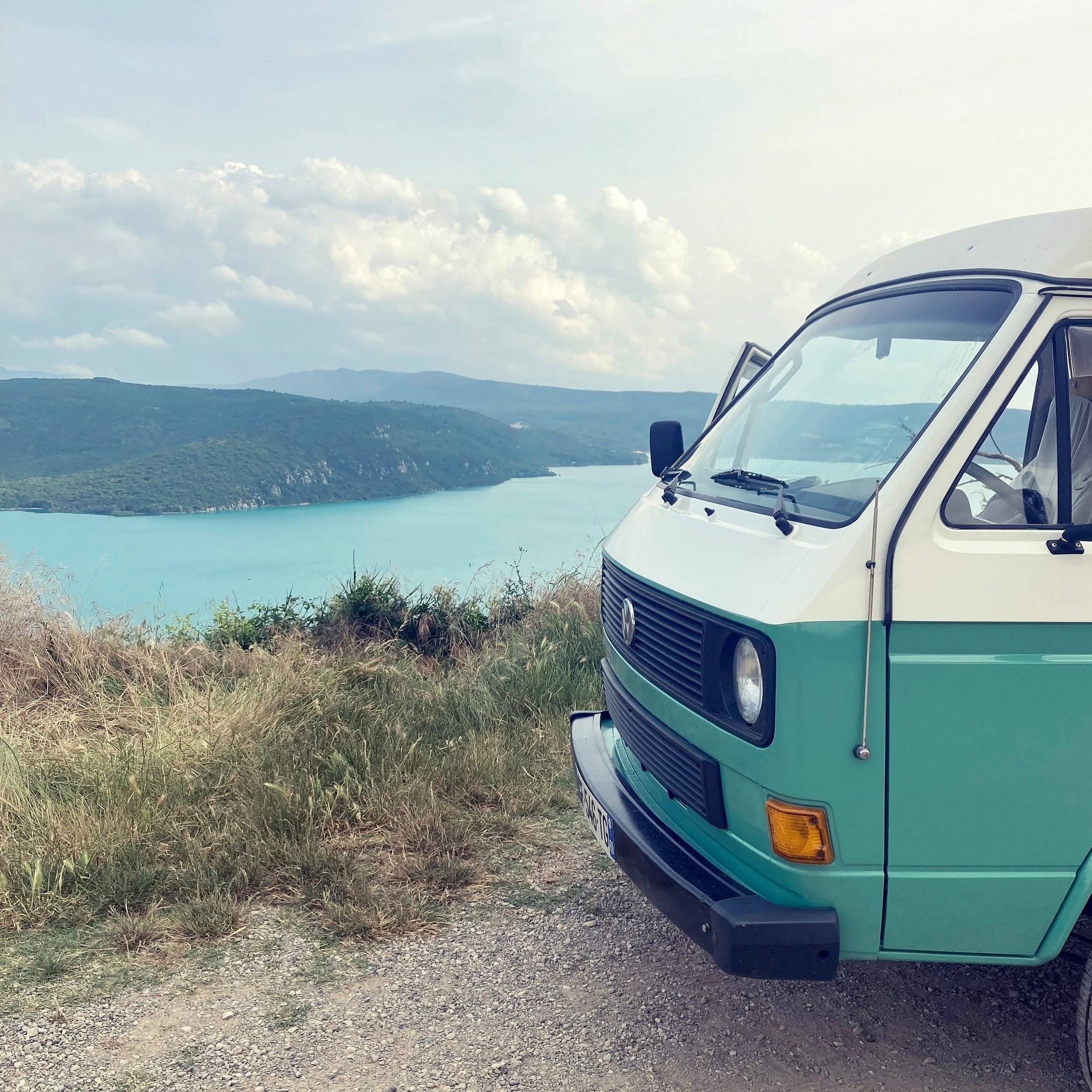 schräge Vorderansicht Volkswagen T3 - Yescapa