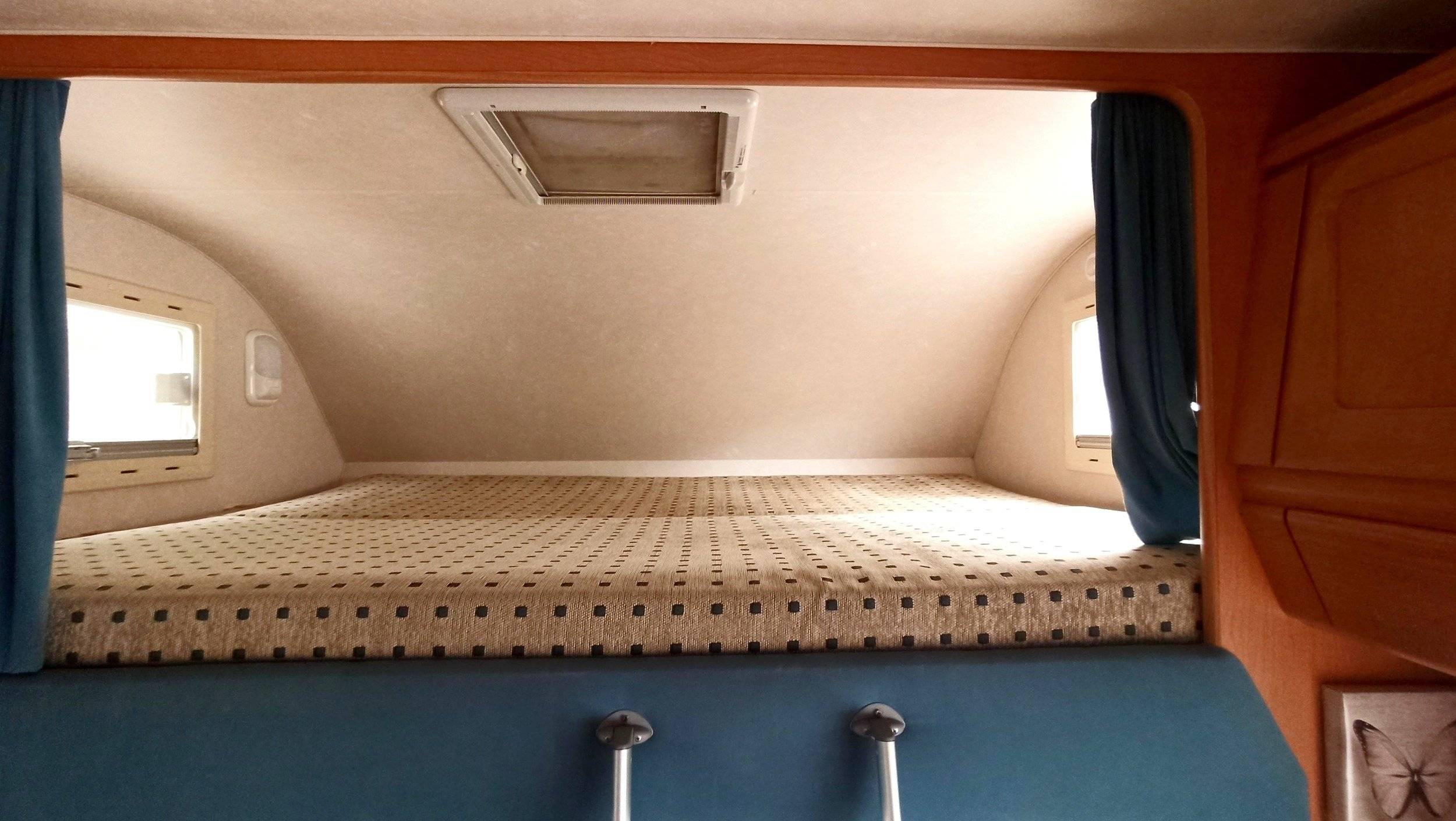 Berth Adria Mobil - Yescapa