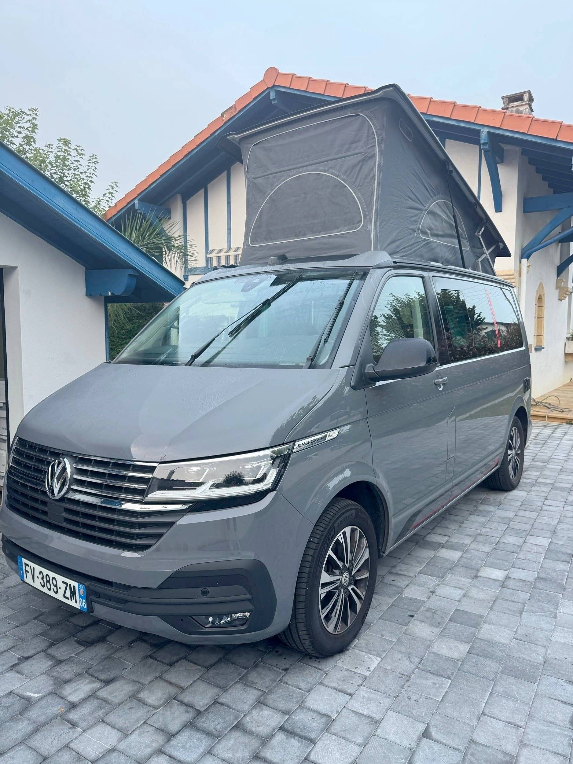 Front view from 3/4 Volkswagen - Yescapa