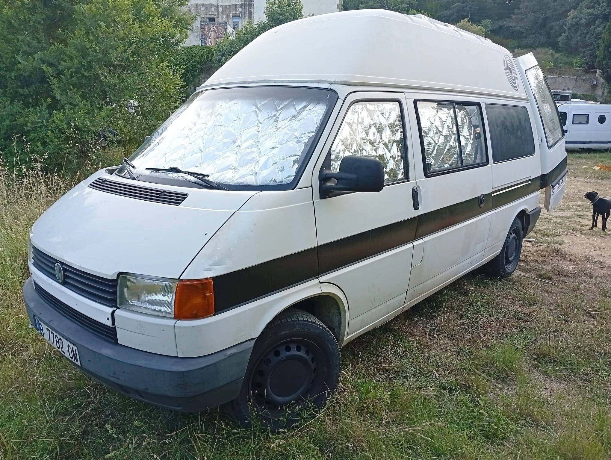 Vista del vehículo ángulo delantero Volkswagen T4 kombi - Yescapa
