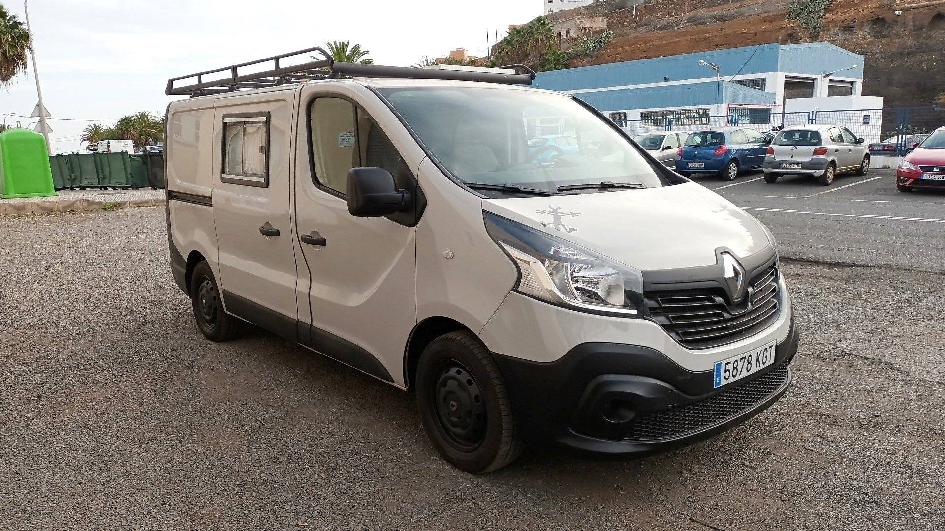 Vista frontale a ¾ Renault - Yescapa