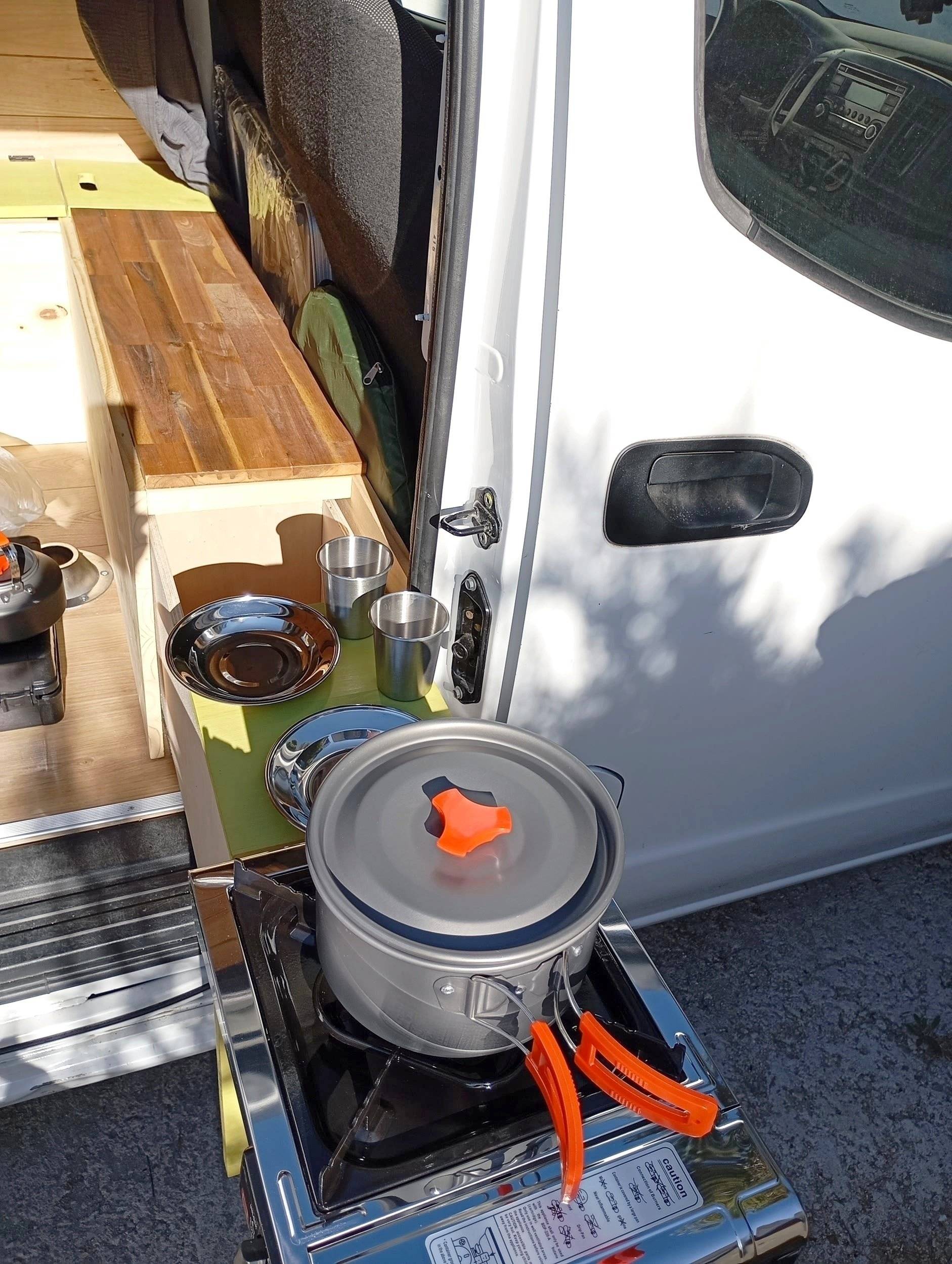 Comedor Nissan NV200 - Yescapa