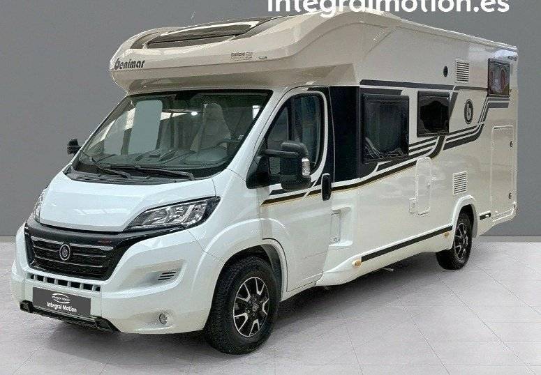 Vista del vehículo ángulo delantero Fiat Ducato 120 Multijet - Yescapa
