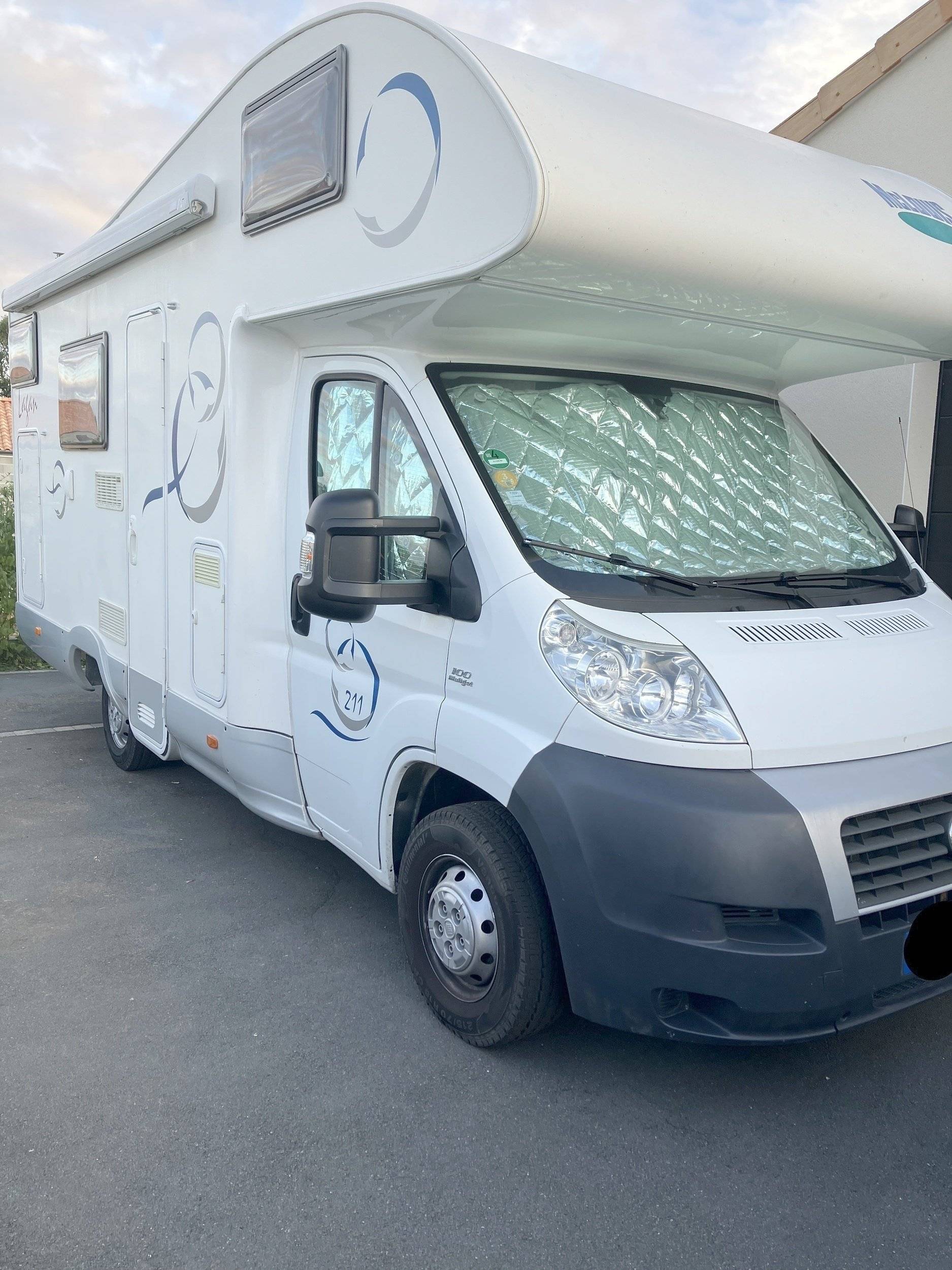 schräge Vorderansicht Fiat FIAT DUCATO - Yescapa