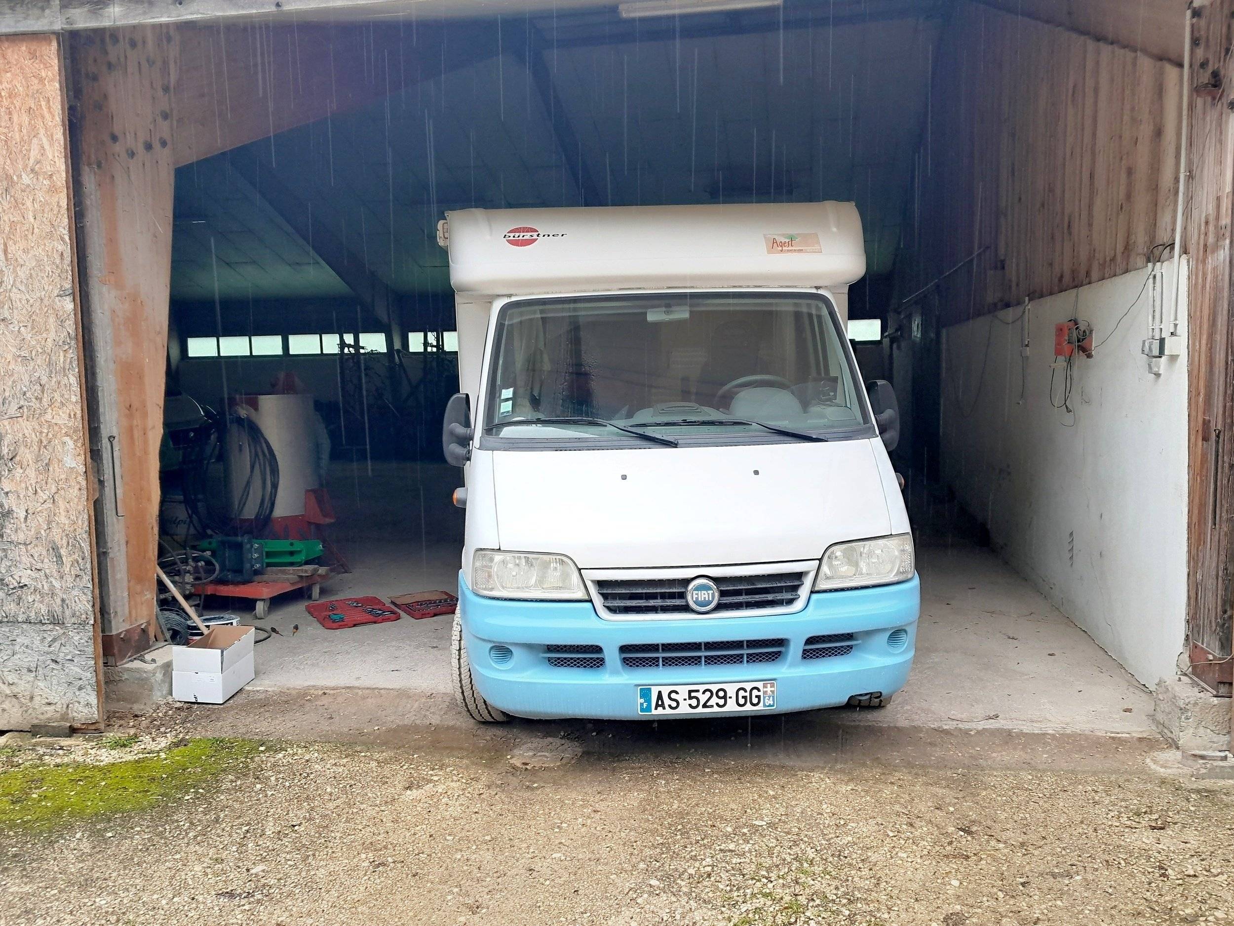 Vue avant de 3/4 Fiat Ducato 2,8 l 115 ch/Al-Ko - Yescapa