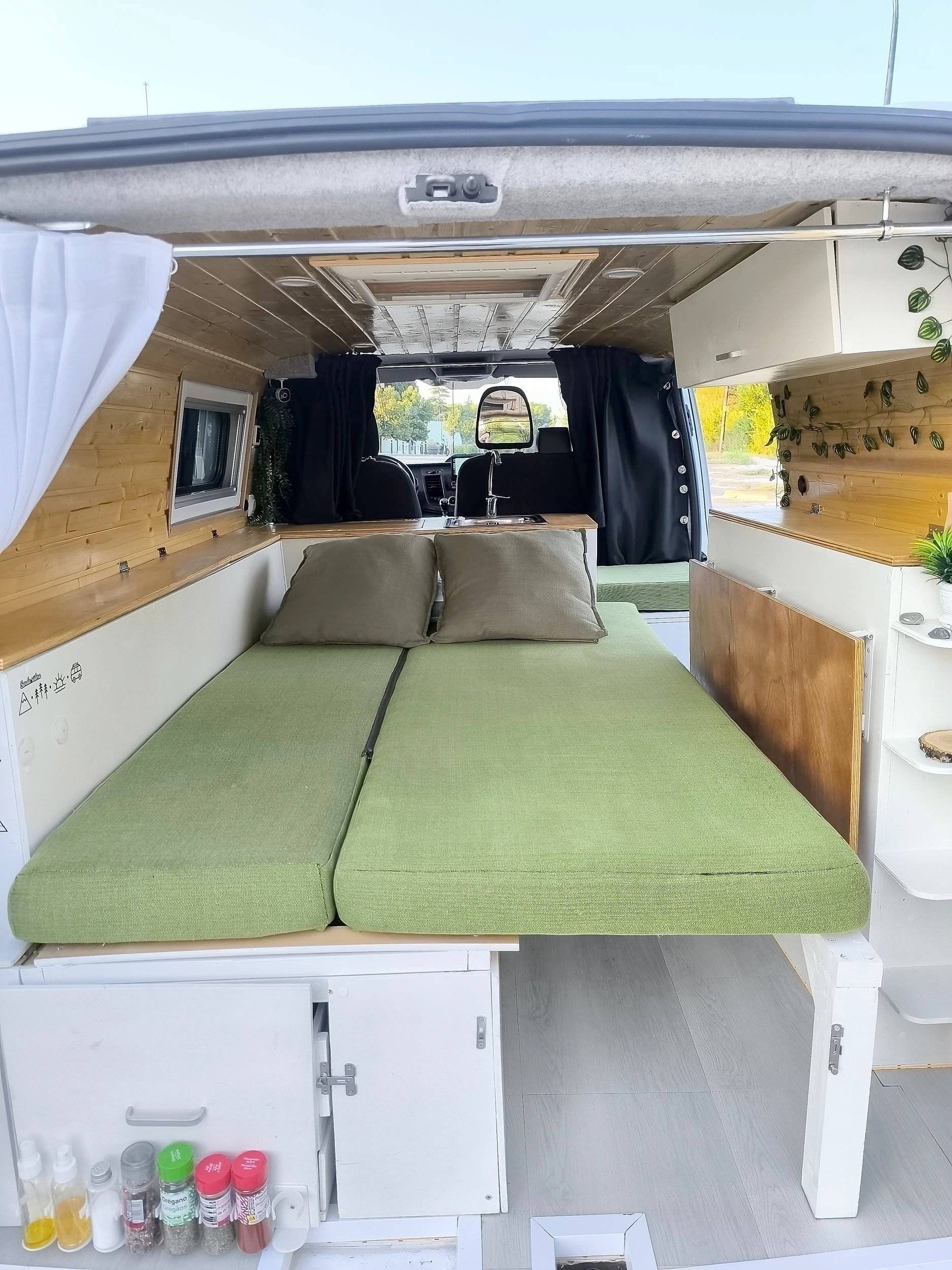 Schlafplätze Ford Transit Custom - Yescapa