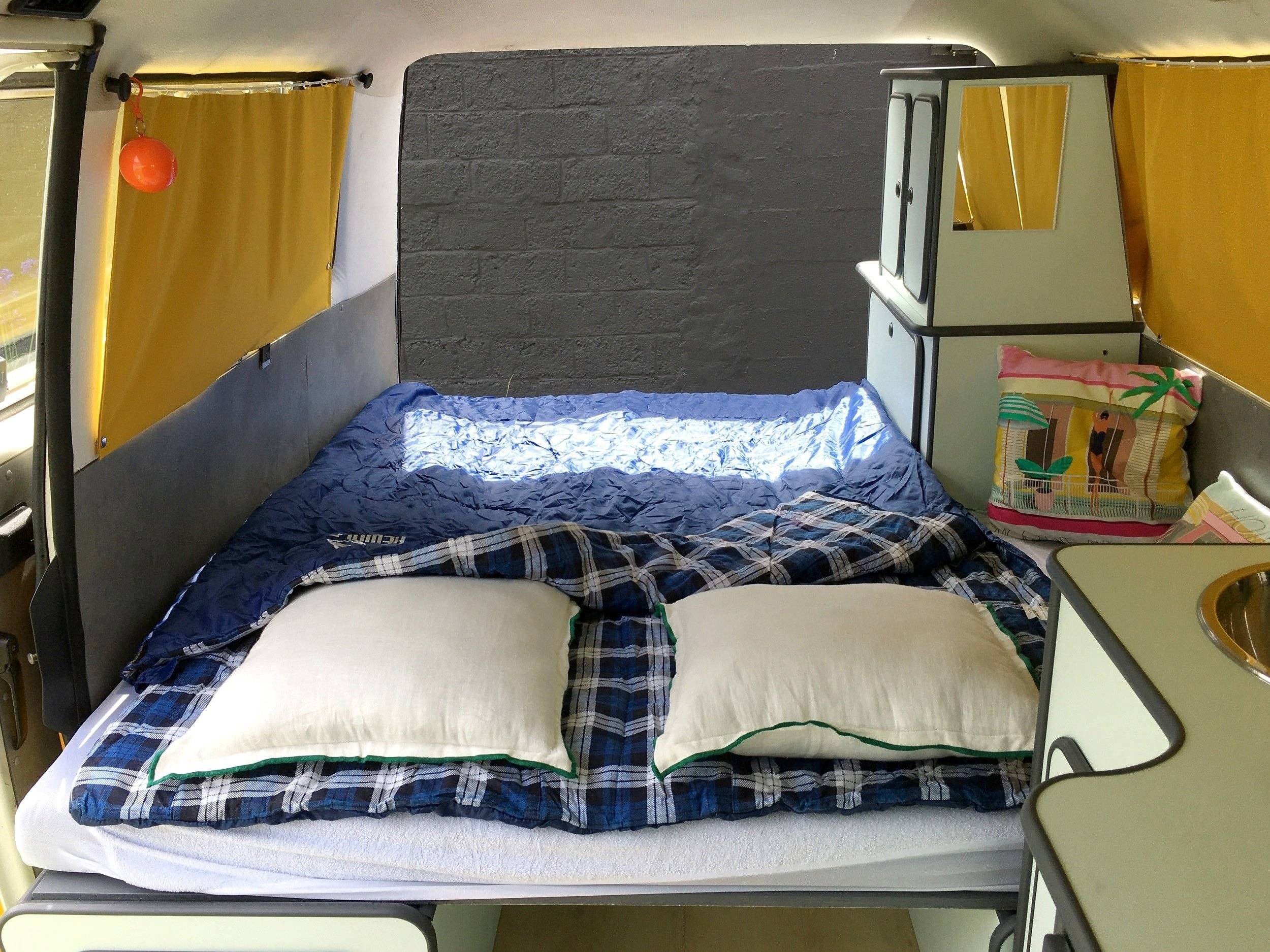 Schlafplätze Volkswagen T3 1,6l TD - Yescapa