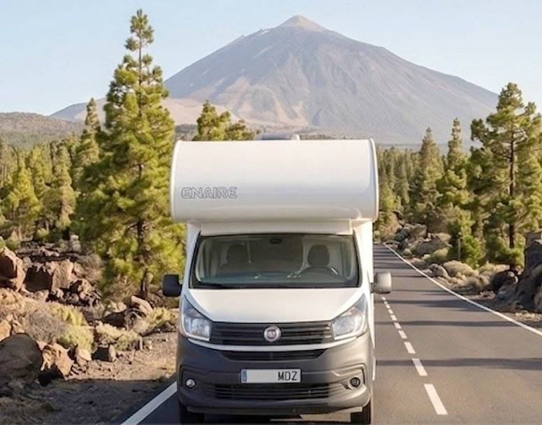 Vista del vehículo ángulo delantero Fiat 2,3 l 130 ch - Yescapa