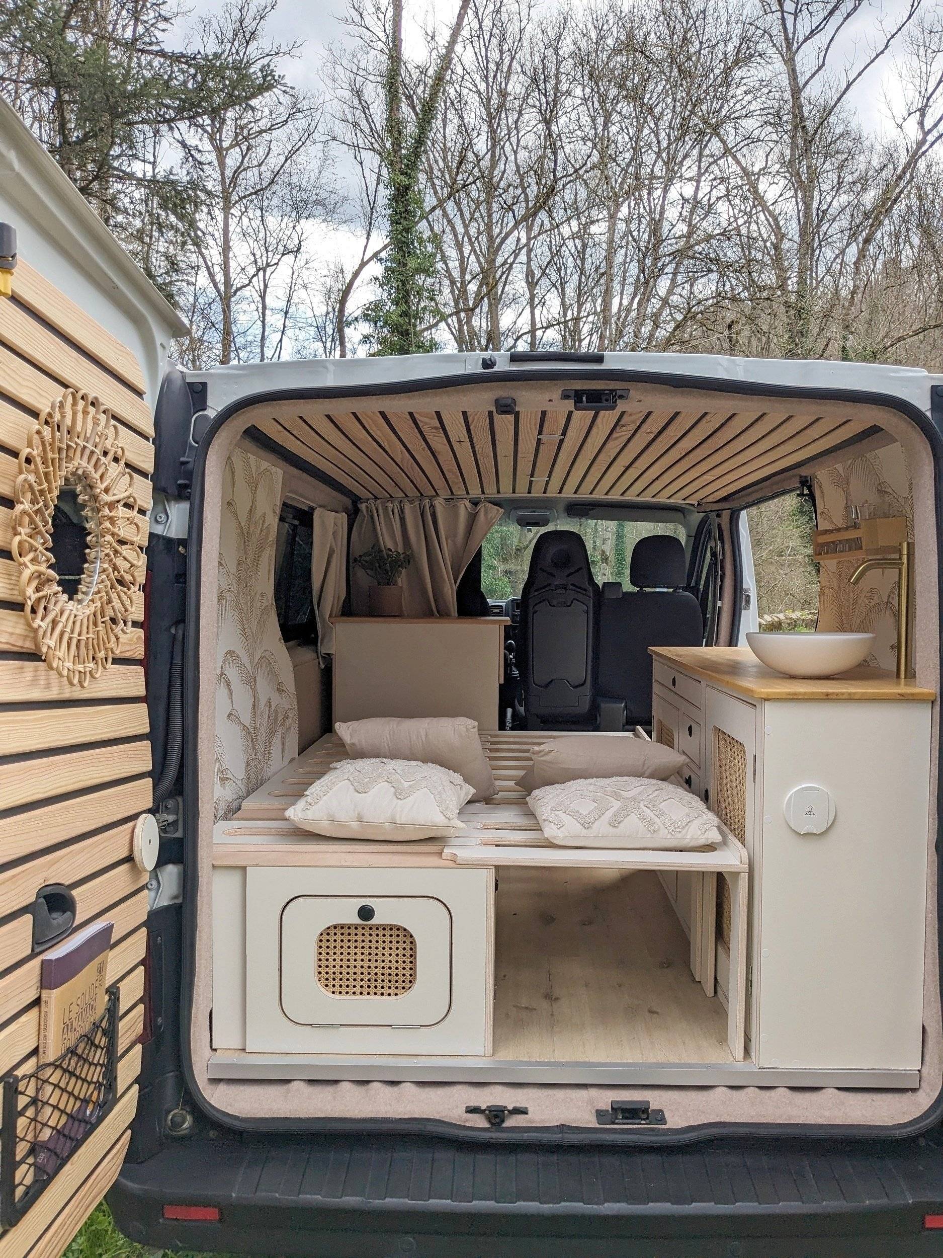 Berth Renault Trafic l1h1 dci - Yescapa
