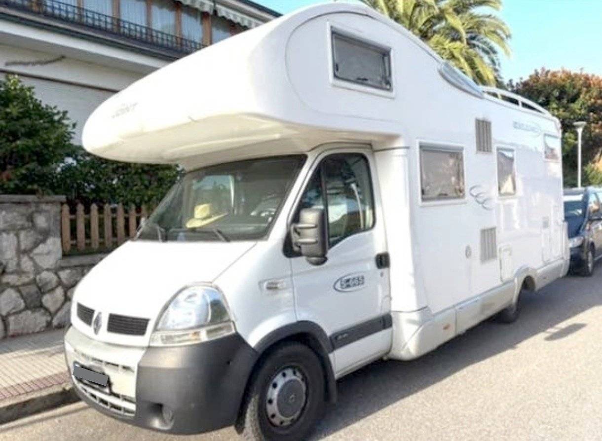 Voorkant 3/4 Renault Master 3,0 l. dCi 140 ch. - Yescapa