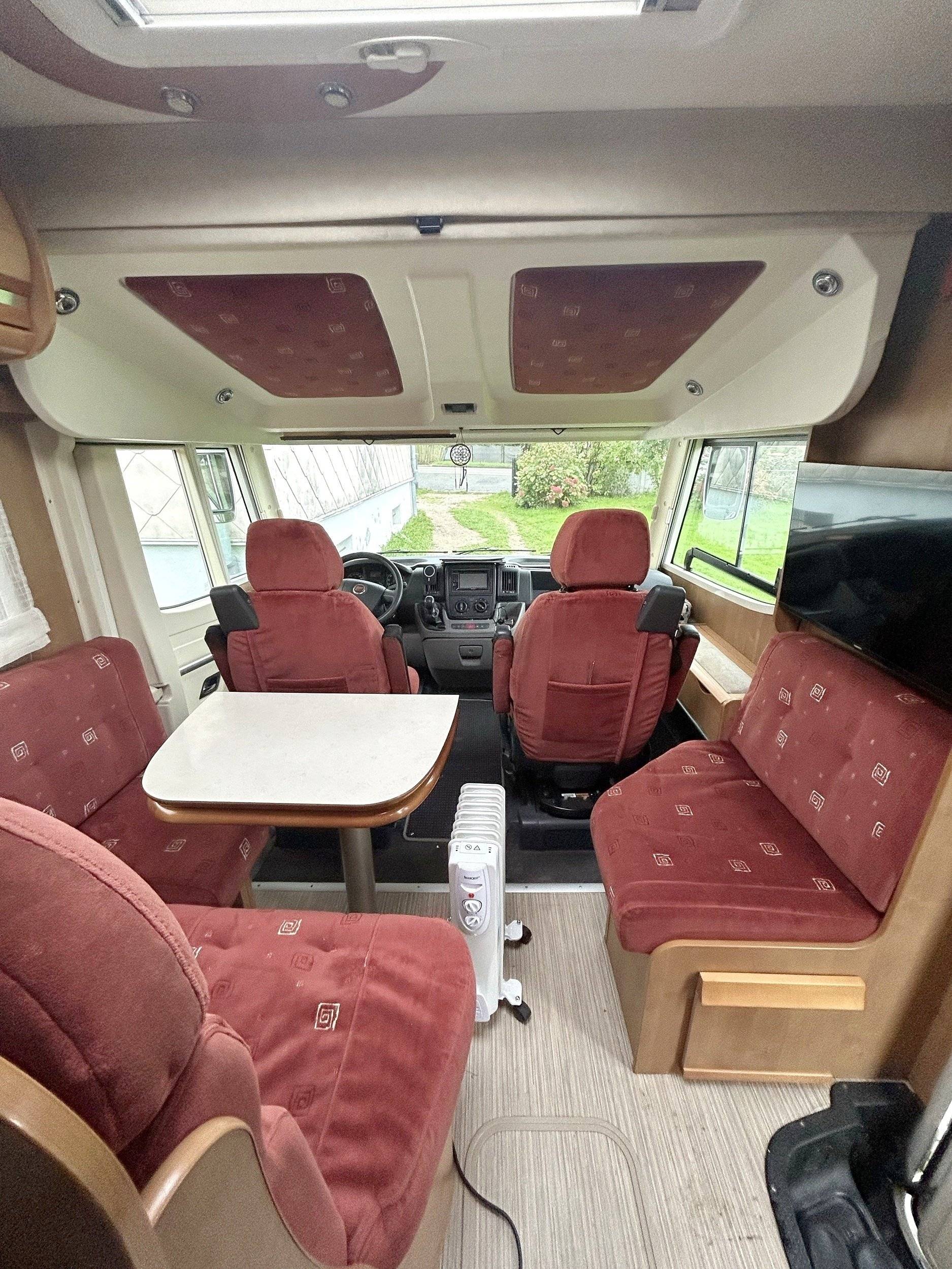 Área de jantar Fiat Ducato 2,3 l 130 ch Al-Ko - Yescapa
