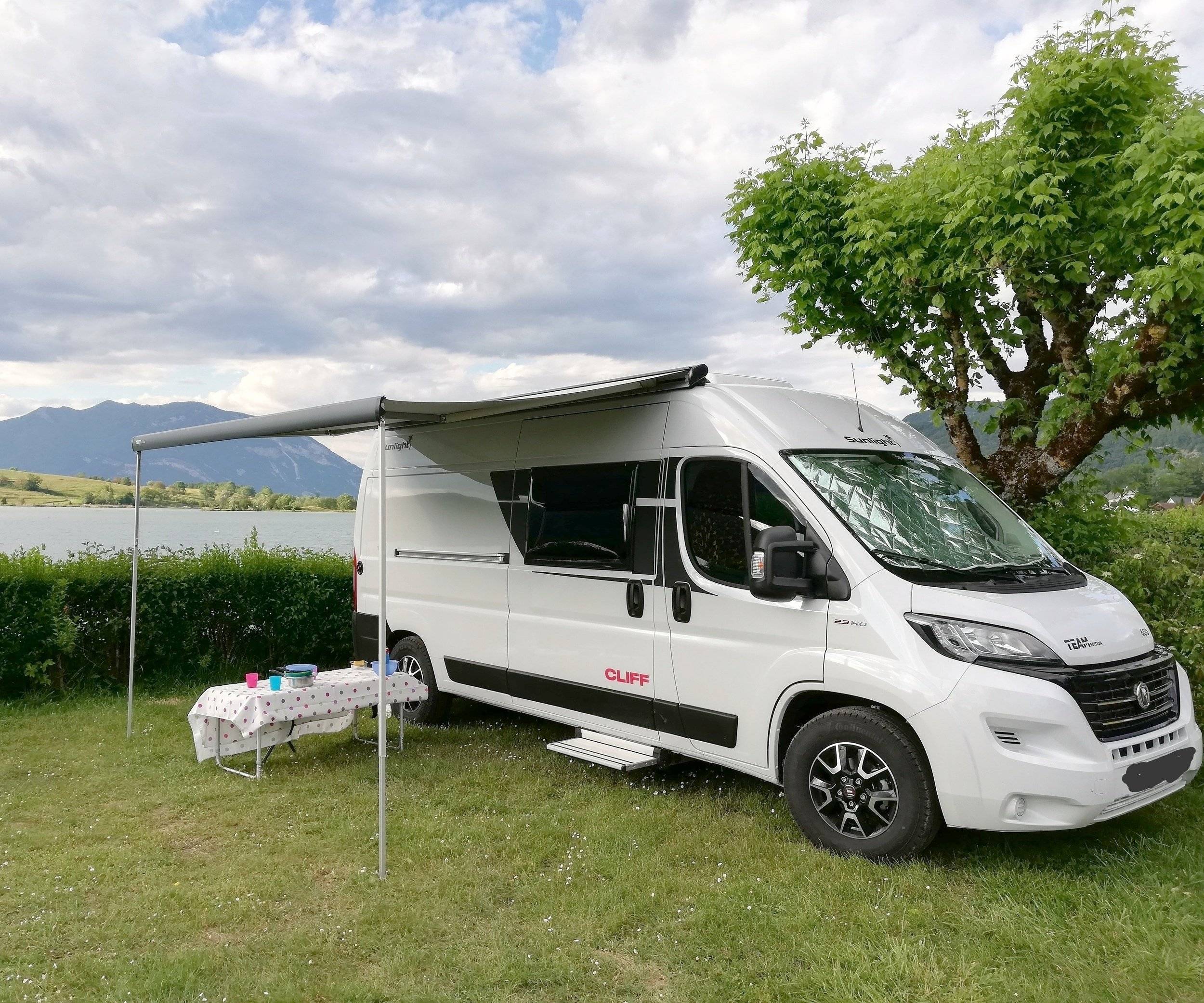 Vue avant de 3/4 Fiat Fiat ducato - Yescapa