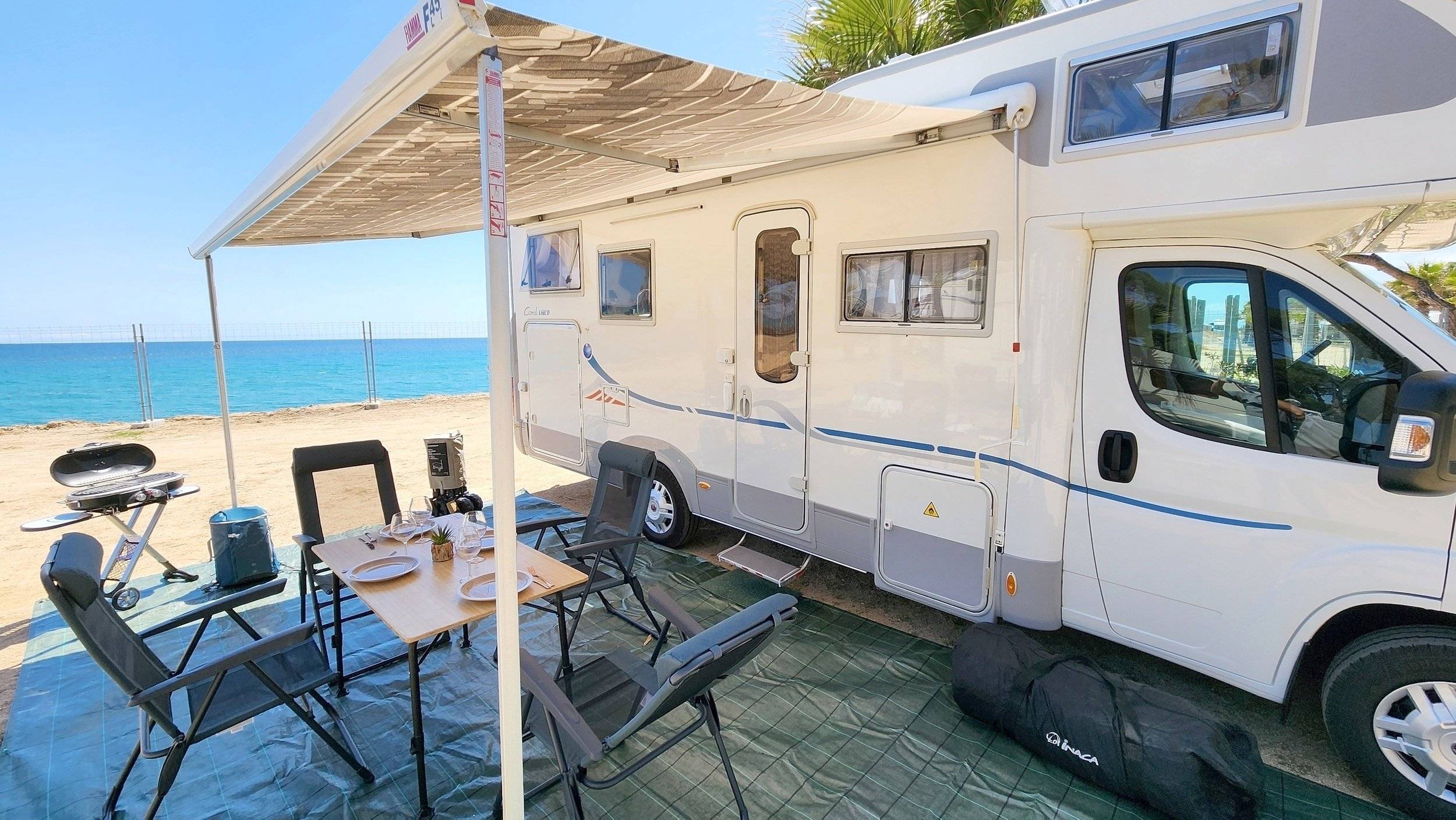 Vue avant de 3/4 Fiat Fiat Multijet 2   2,3 L   150 CV - Yescapa