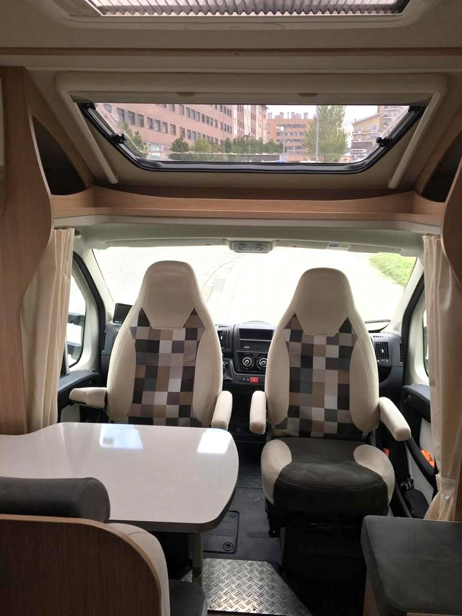 Dinette Fiat Ducato 2,3 130 ch - Yescapa