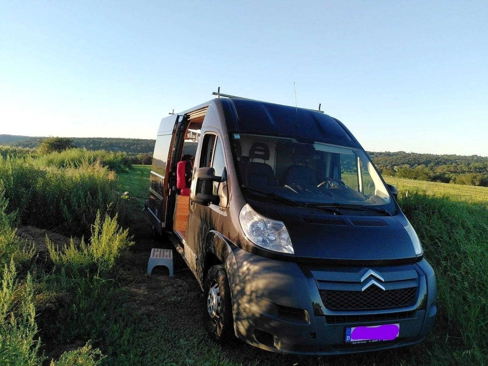 Front view from 3/4 Citroën Citroën jumper - Yescapa
