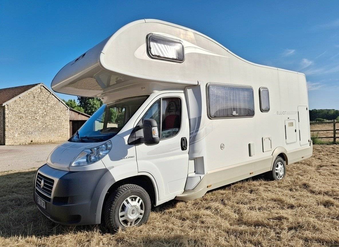 Vista del vehículo ángulo delantero Fiat 2,3 l 130 ch - Yescapa