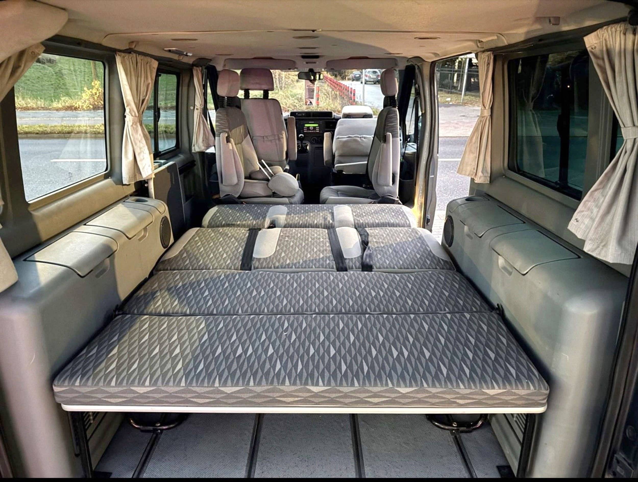 Couchages Ford Transit 2,2 l 140 ch - Yescapa