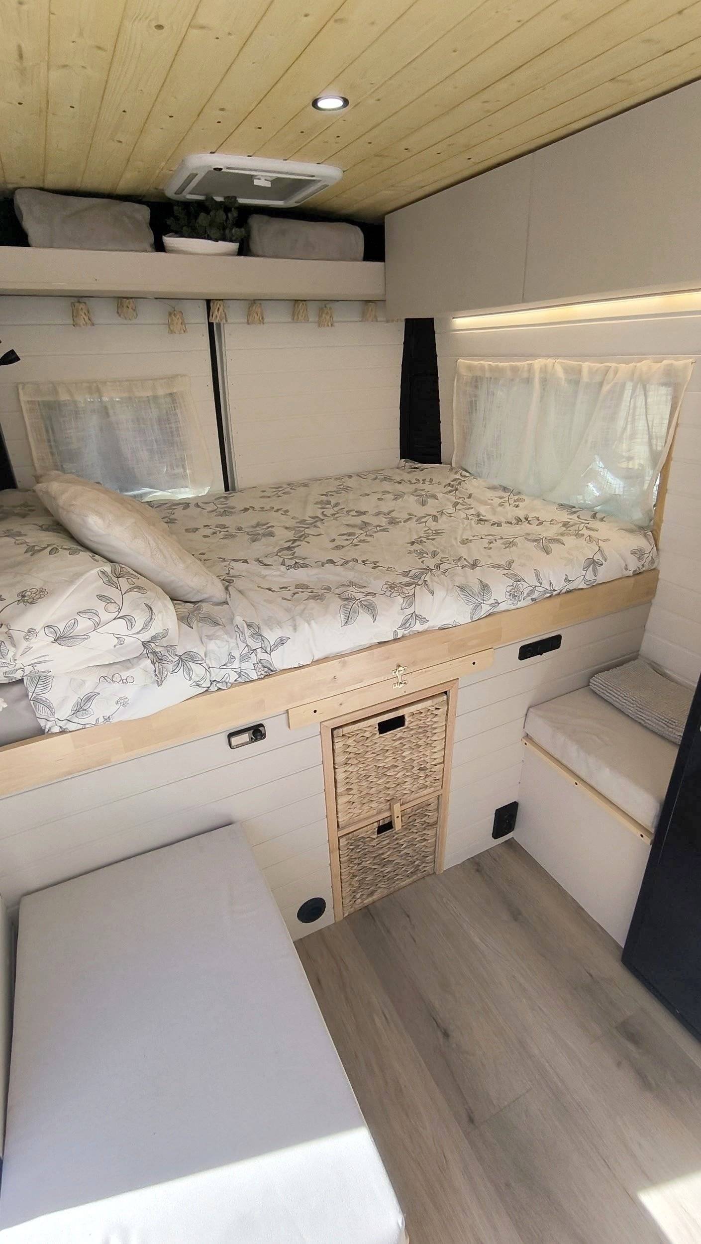 Área de jantar Peugeot Boxer - Yescapa