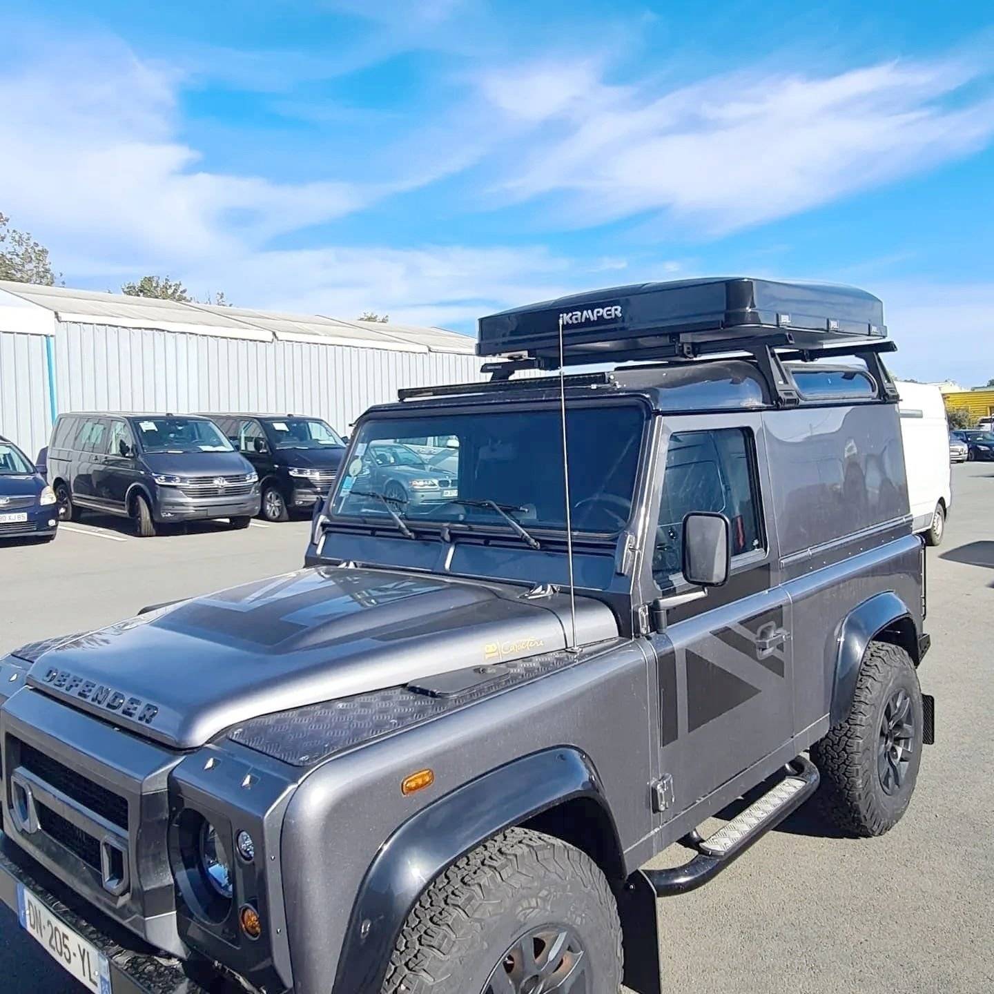 Vista del vehicle angle davanter land rover Land Rover - Yescapa