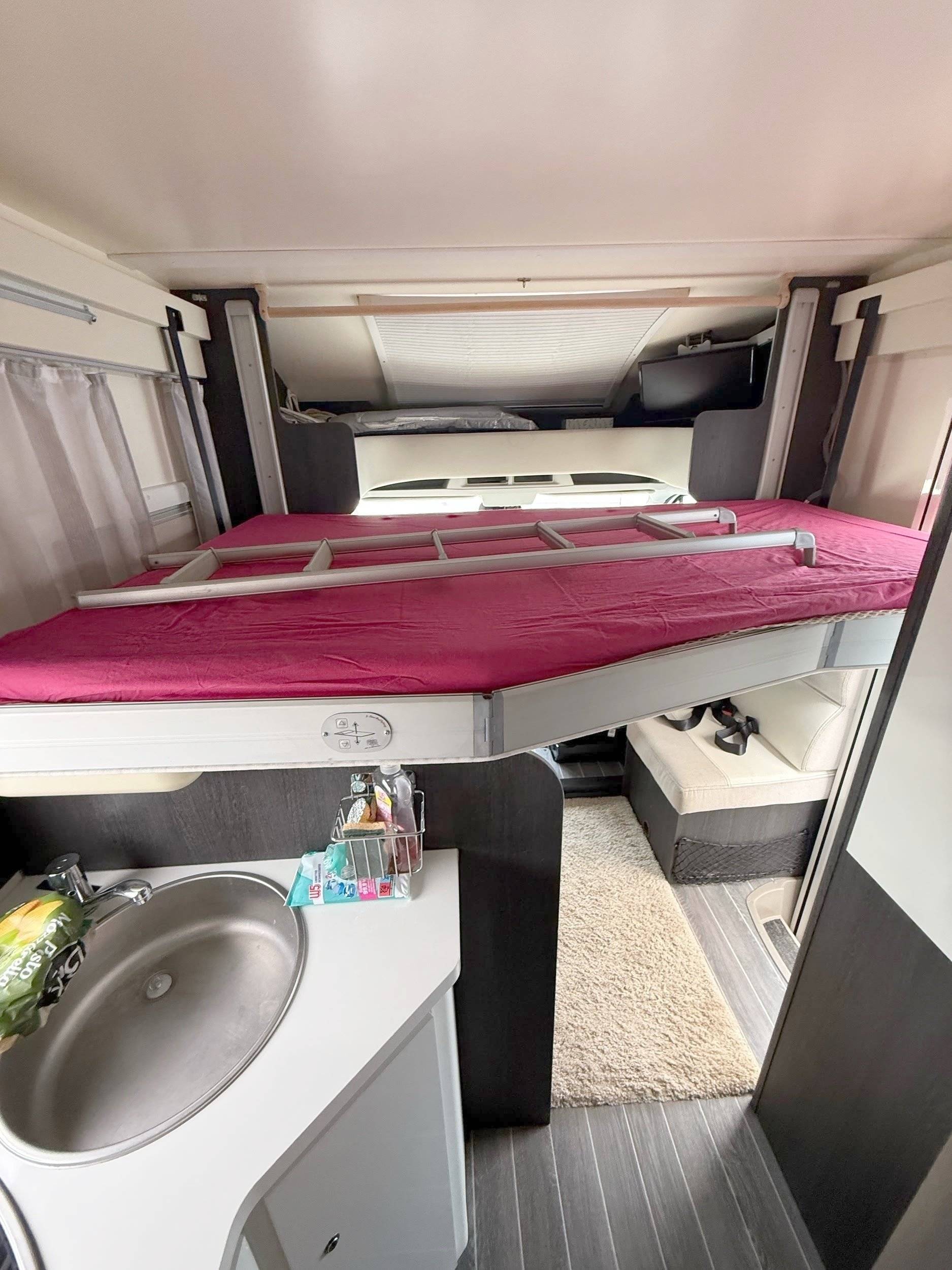 Plazas en cama Ford Transit 2,0 l 130 ch - Yescapa
