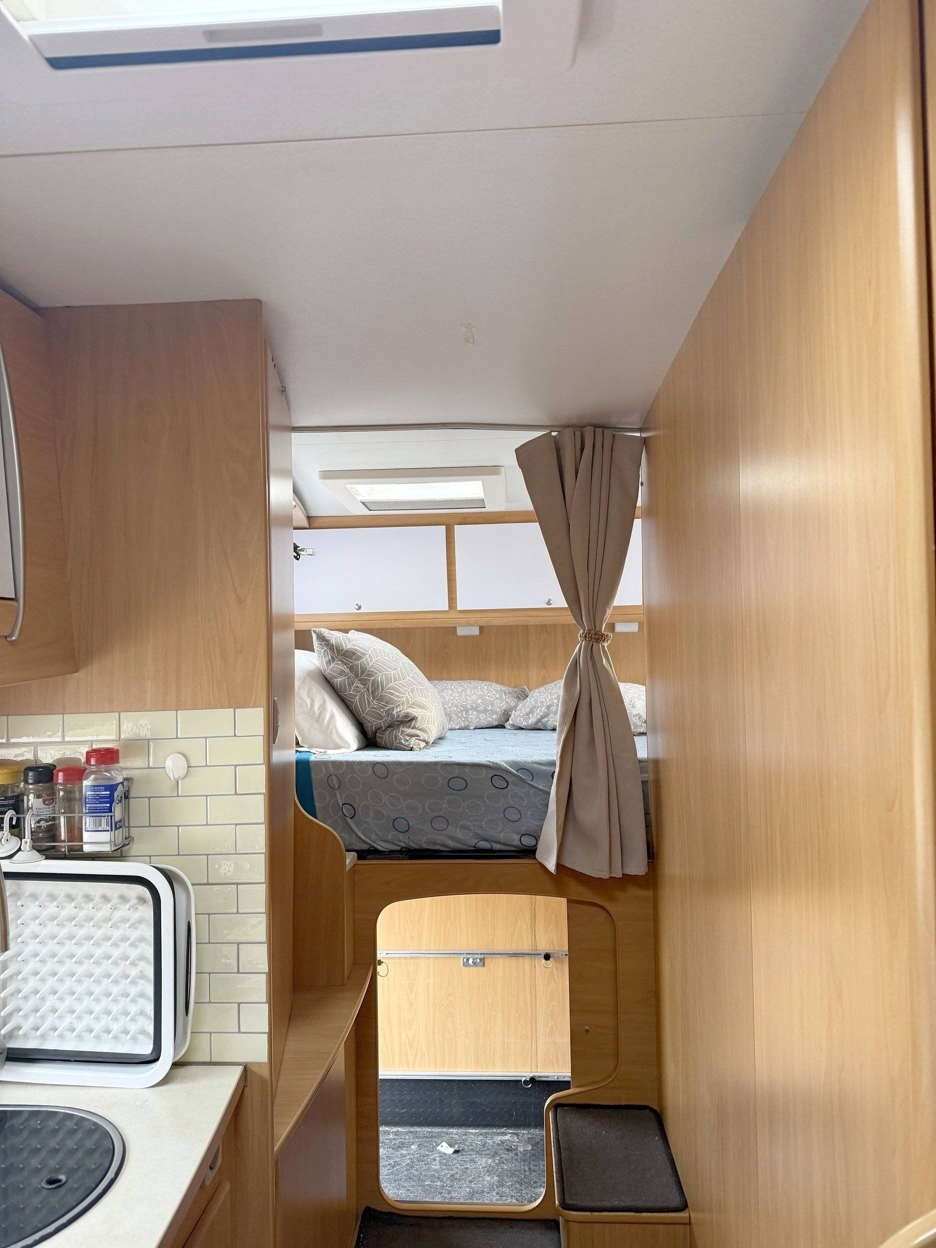 Schlafplätze Ford Transit 2,4 l 140 ch - Yescapa