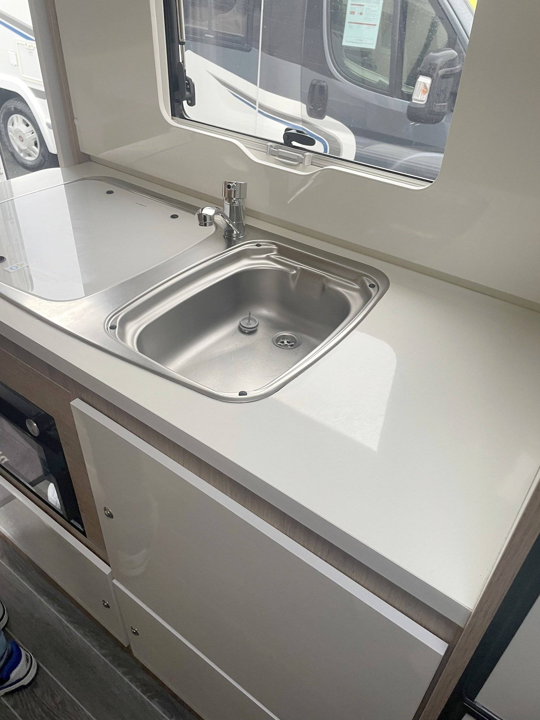 Cavarans International. HORON 77 M