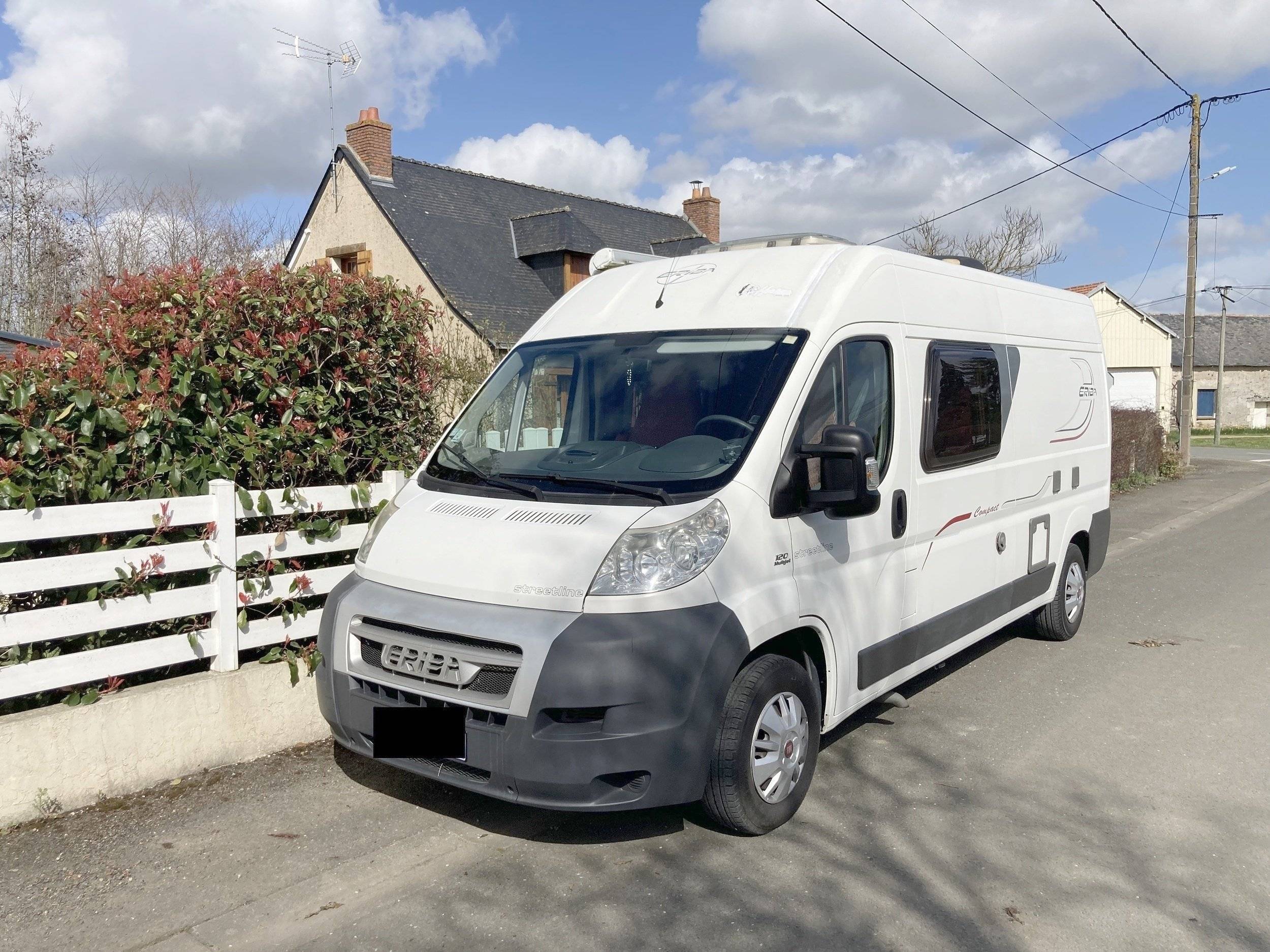 Location Camper  Pont-à-Celles - OFF-TRACK Volkswagen Transporter T5 -  65812 - Yescapa