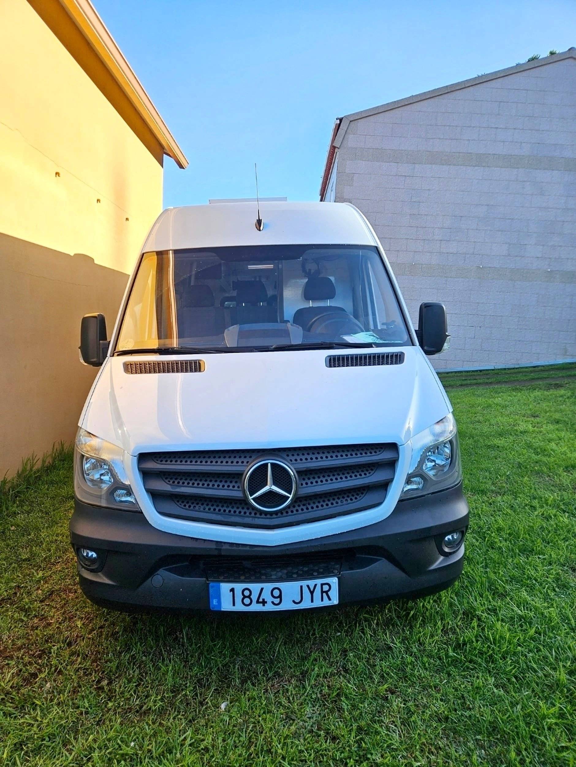 Voorkant 3/4 Mercedes Sprinter 2,2 l 163 ch - Yescapa